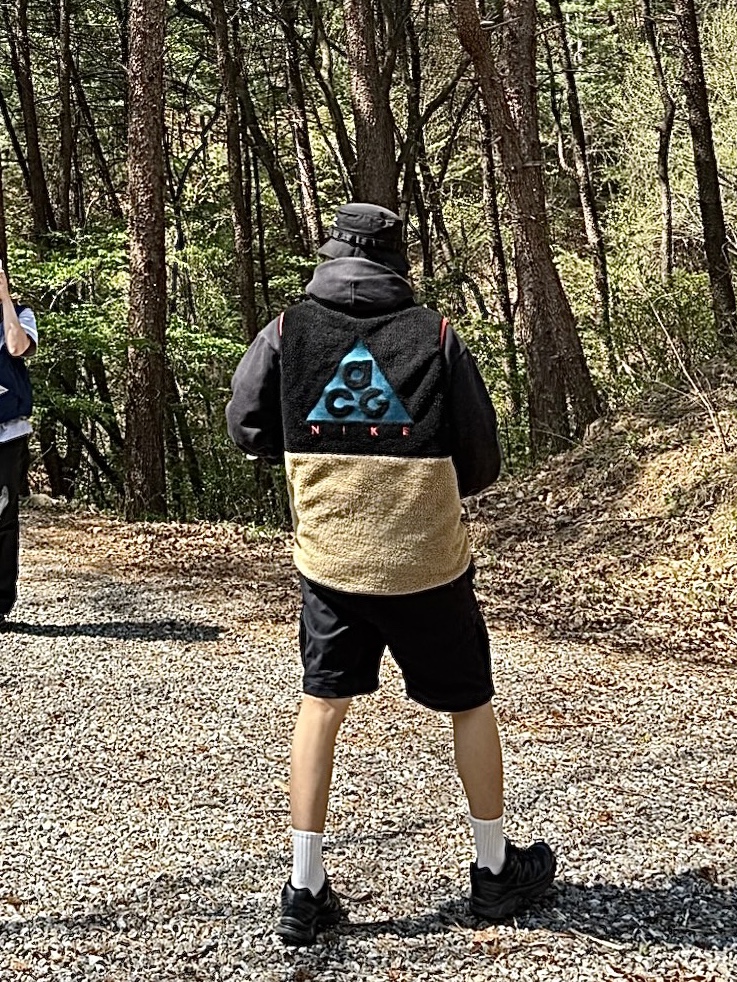 Nike ACG Vest Black Parachute Beige Geode Teal - US/EU, Salomon XT-6 ADV Black 착용 스타일 - 2