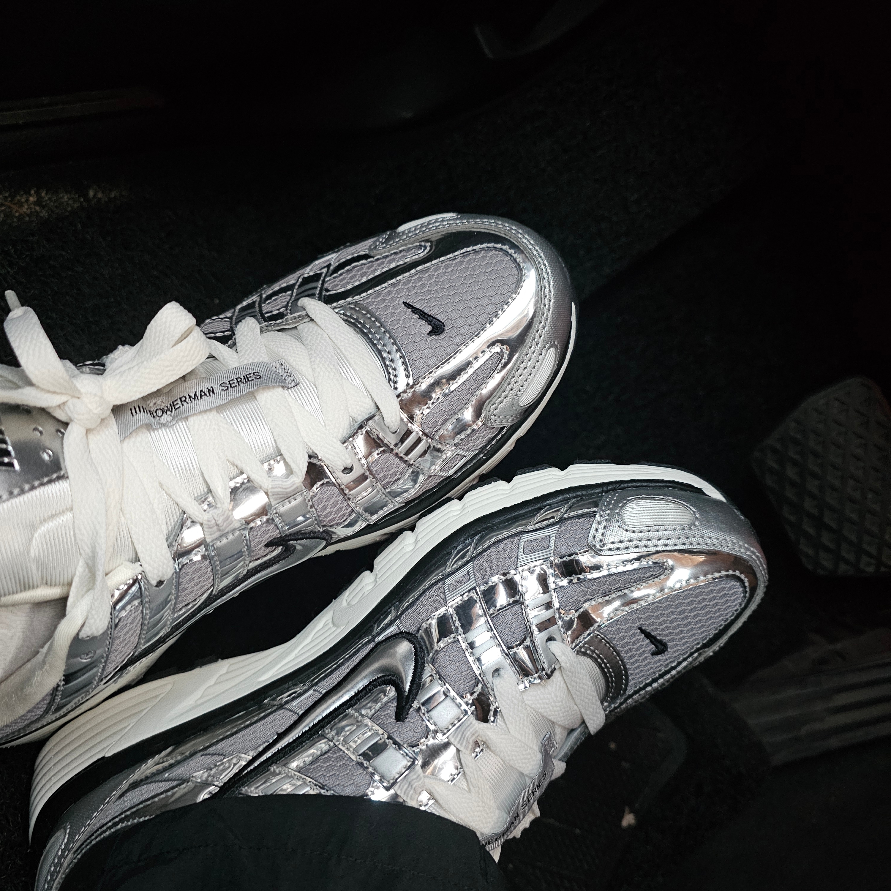 Nike P-6000 Metallic Silver 착용 스타일