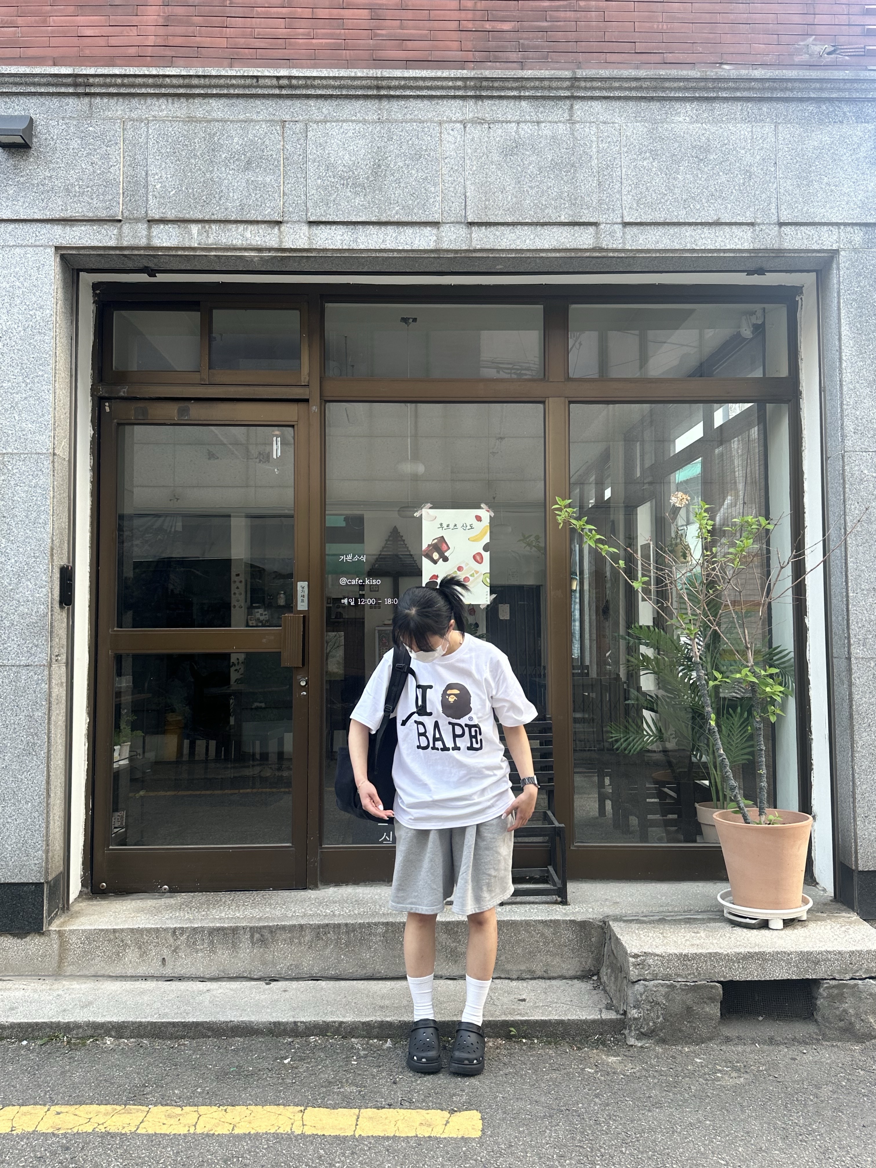 Supreme Backpack Black - 25SS, BAPE I Love BAPE T-Shirt White 착용 스타일 - 3