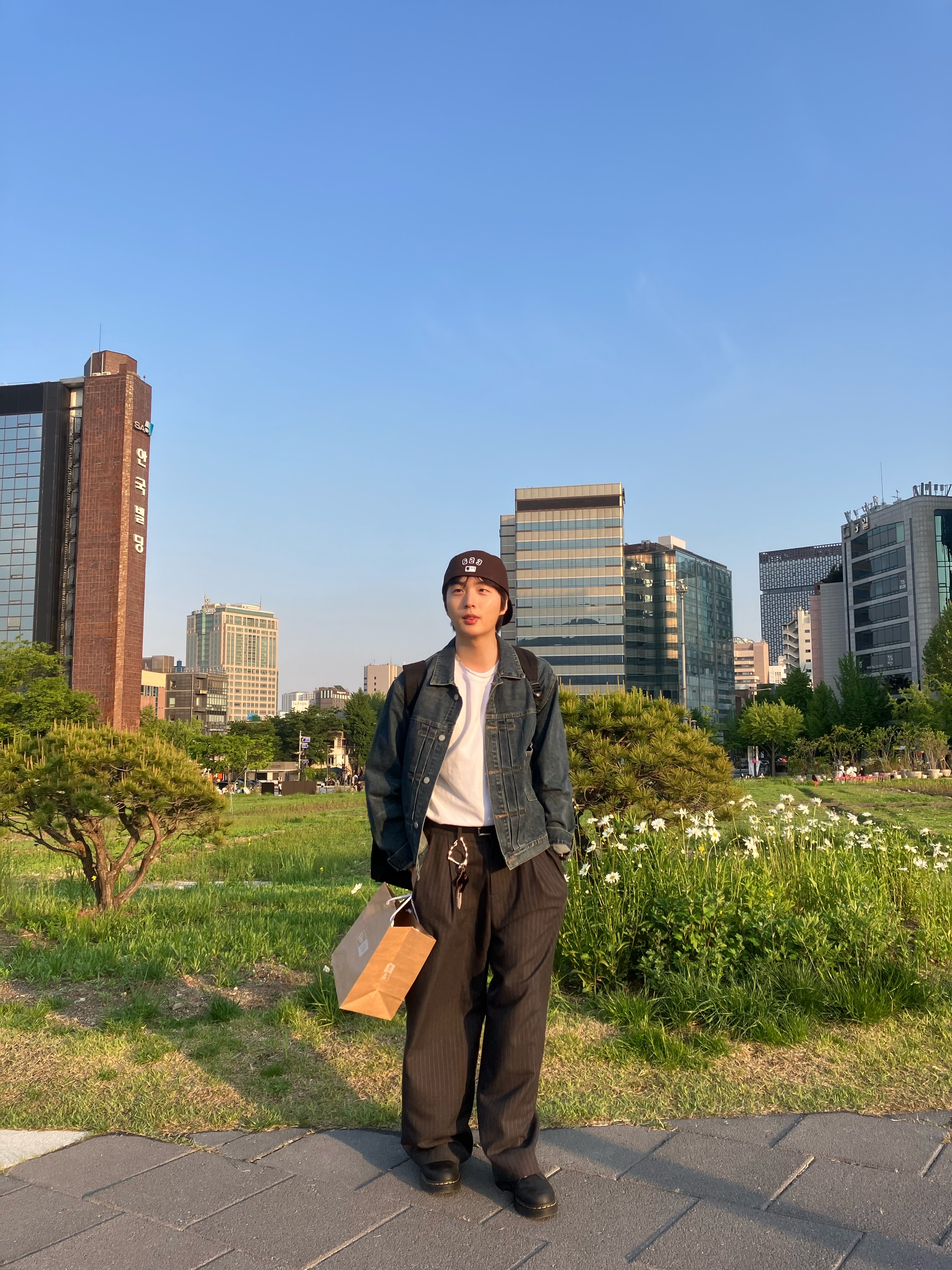DIVEIN HBT Stripe Trousers Charcoal, Dr. Martens x Thisisneverthat 1461 Waxed Full Grain Black 착용 스타일 - 2