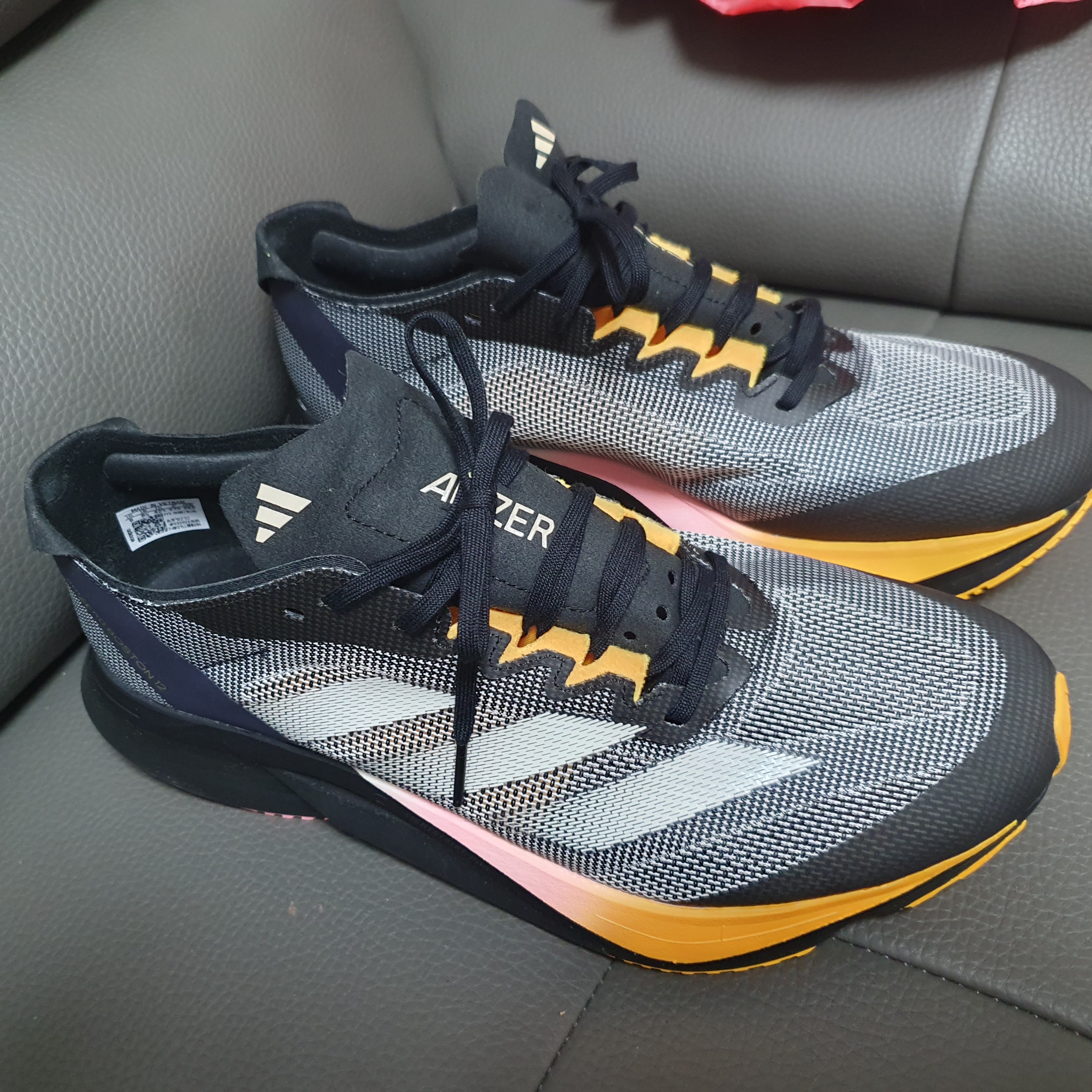 Adidas Adizero Boston 12 Core Black Zero Metalic 착용 스타일