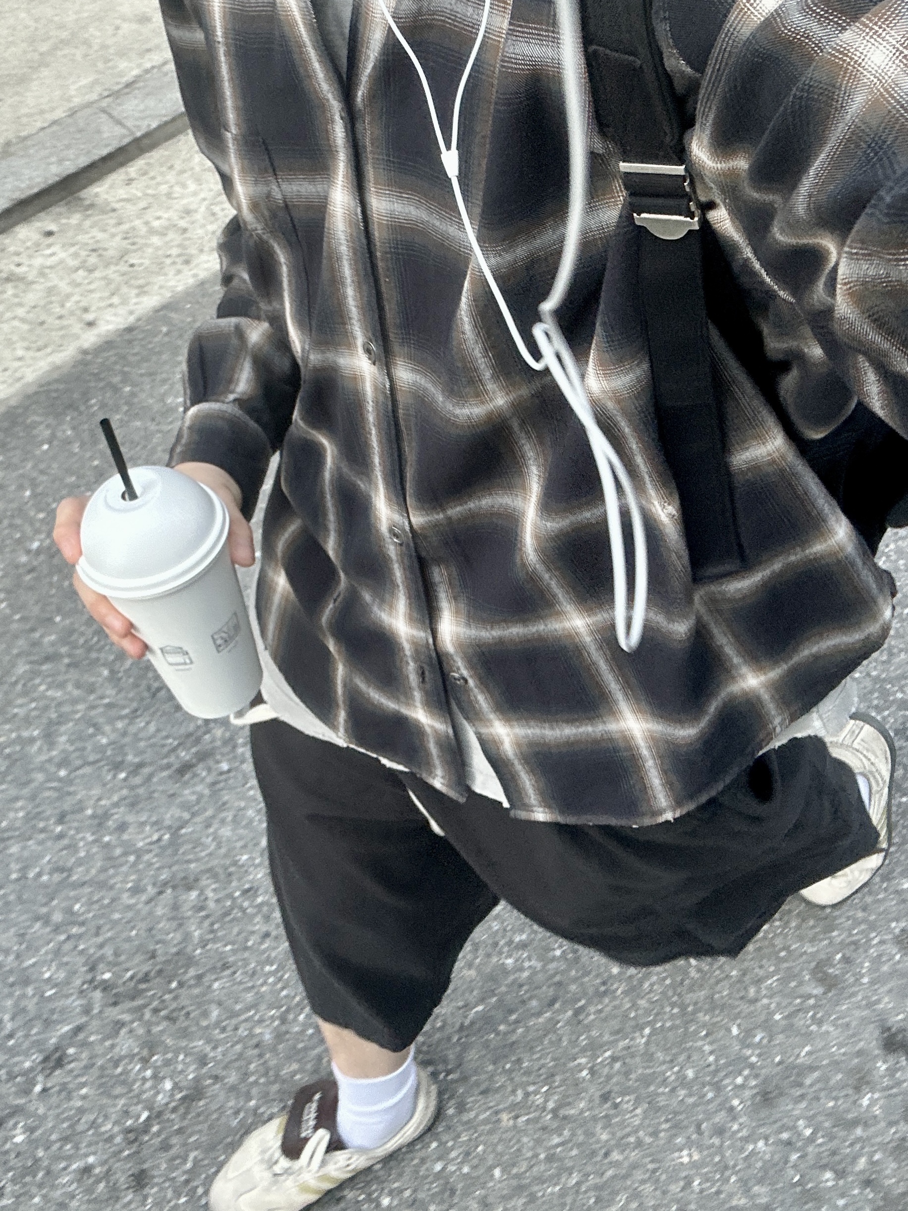 Polyteru Human Index index 1/2 Cargo Pants Black, Polyteru Loosed Check Shirt Damaged Ink Brown 착용 스타일