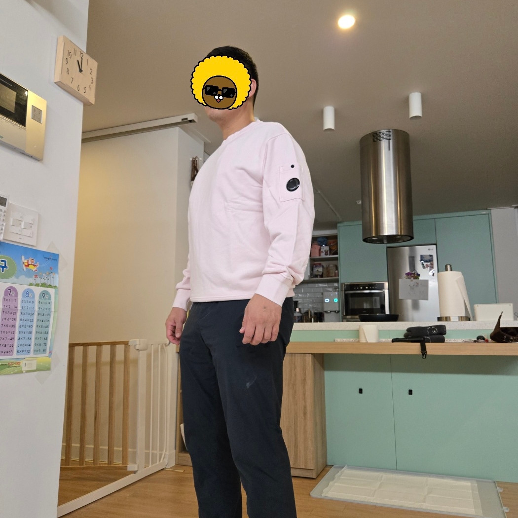 C.P. Company Cotton Diagonal Fleece Lens Sweatshirt Heavenly Pink - 24SS 착용 스타일 - 2
