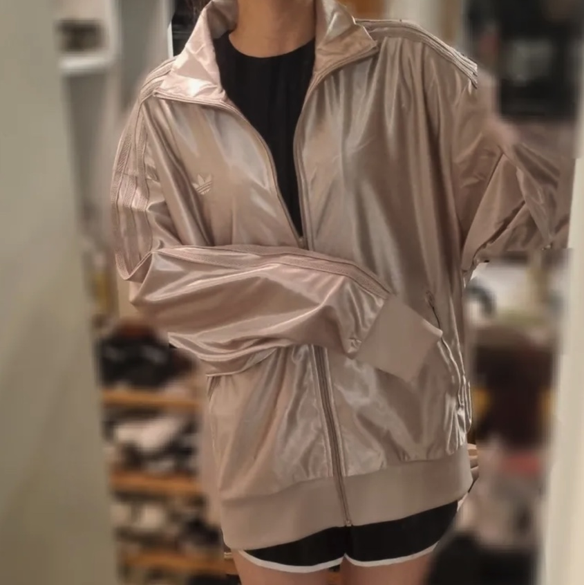 Adidas Q3 Oversized Track Top Wonder Beige - KR Sizing, Adidas Waffle Beckenbauer Track Top Wonder White - KR Sizing 착용 스타일 - 1
