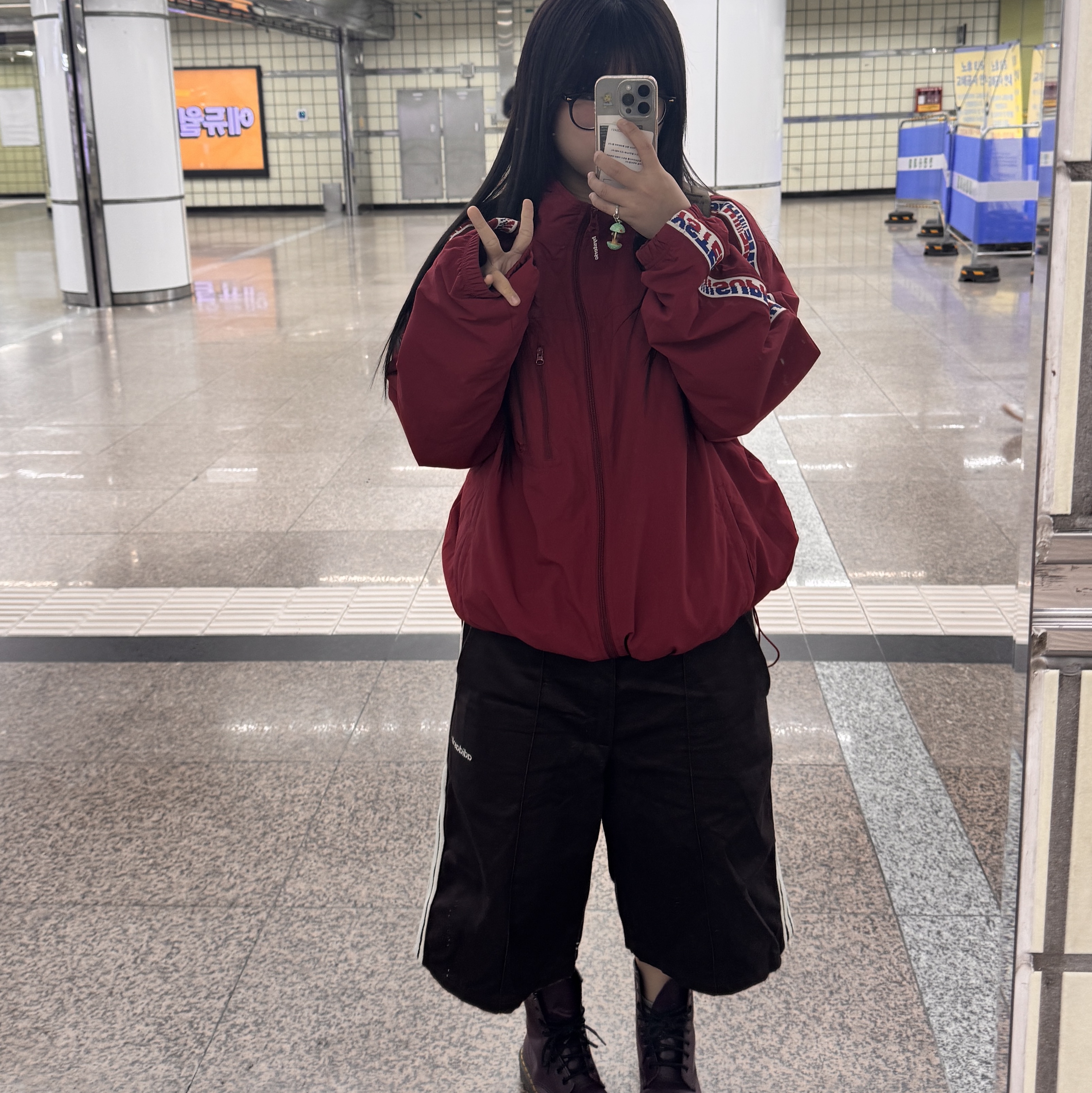 Supreme x Hysteric Glamour Track Jacket Red - 24FW, Adidas 80s Loose Buttoned 3-Stripes 11 Inch Bermuda Shorts Shadow Brown - KR Sizing 착용 스타일 - 2