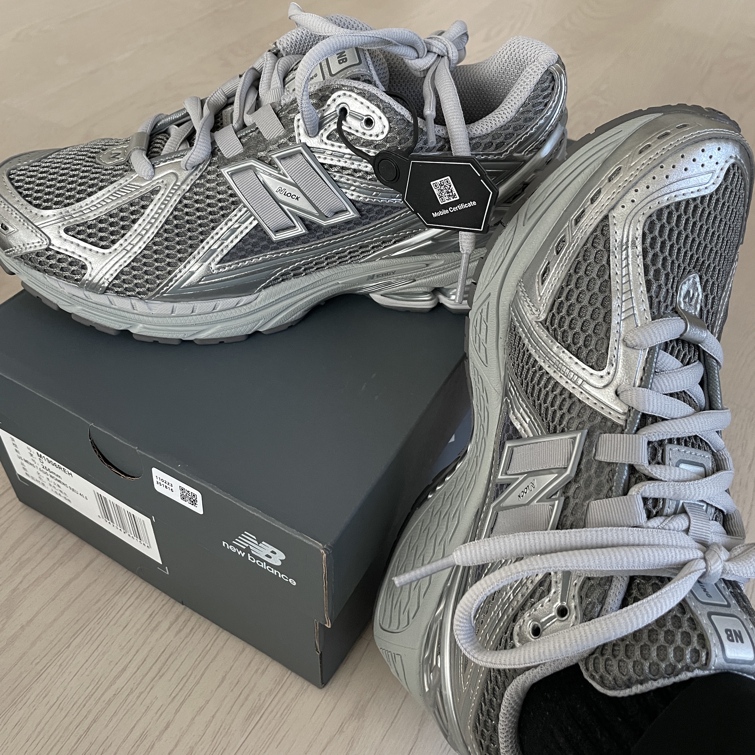 New Balance 1906R Harbor Grey Silver Metalic 착용 스타일 - 2