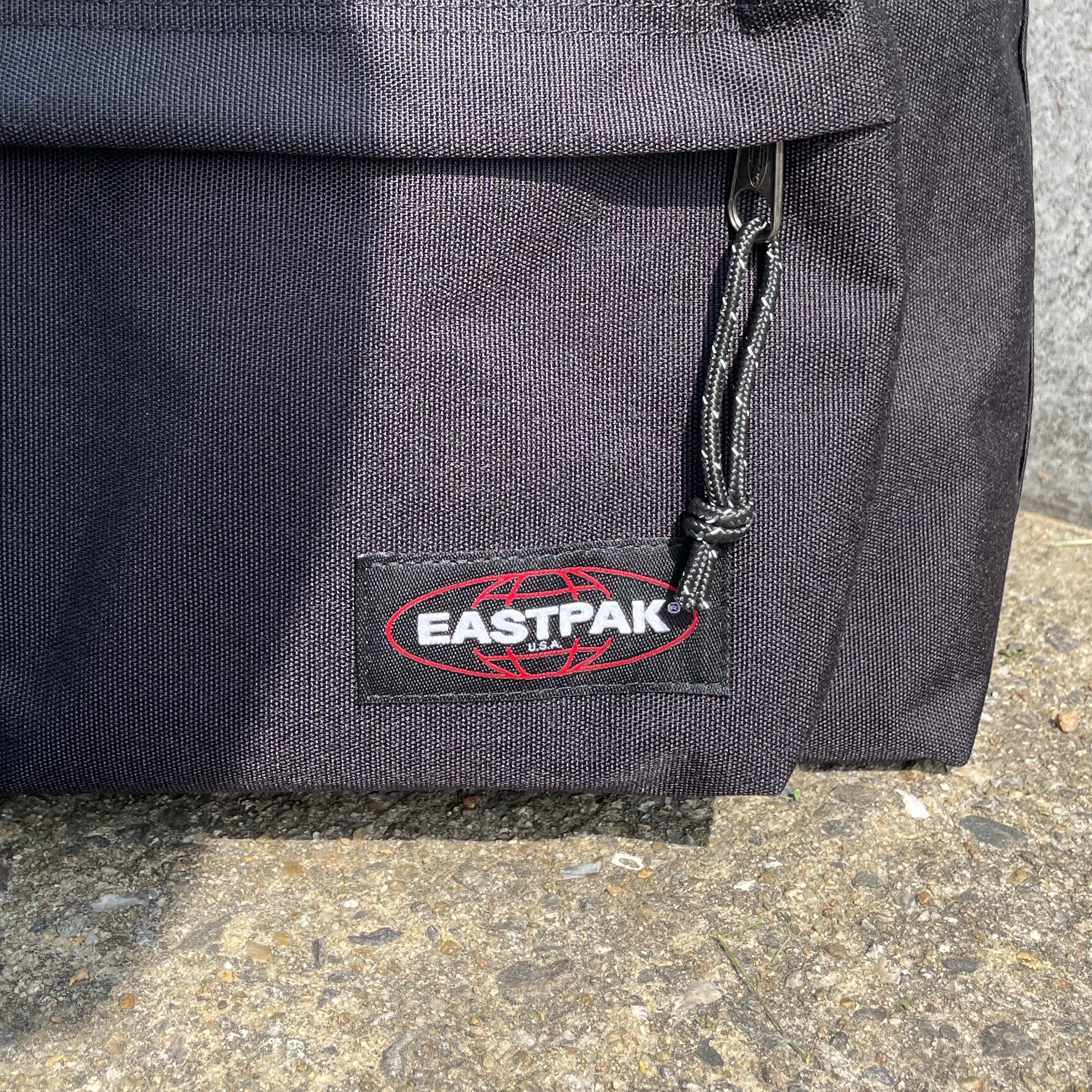 EASTPAK Padded Pakr Xl Black 착용 스타일 - 6