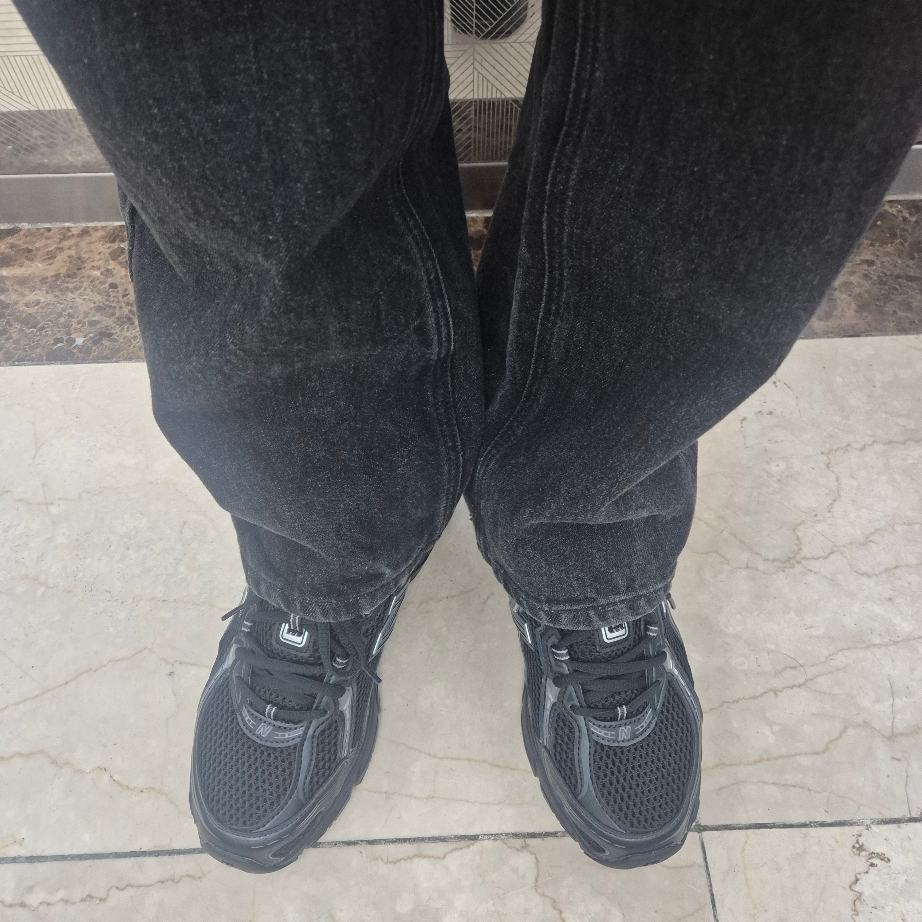 New Balance 740v2 Black Silver Metallic 착용 스타일