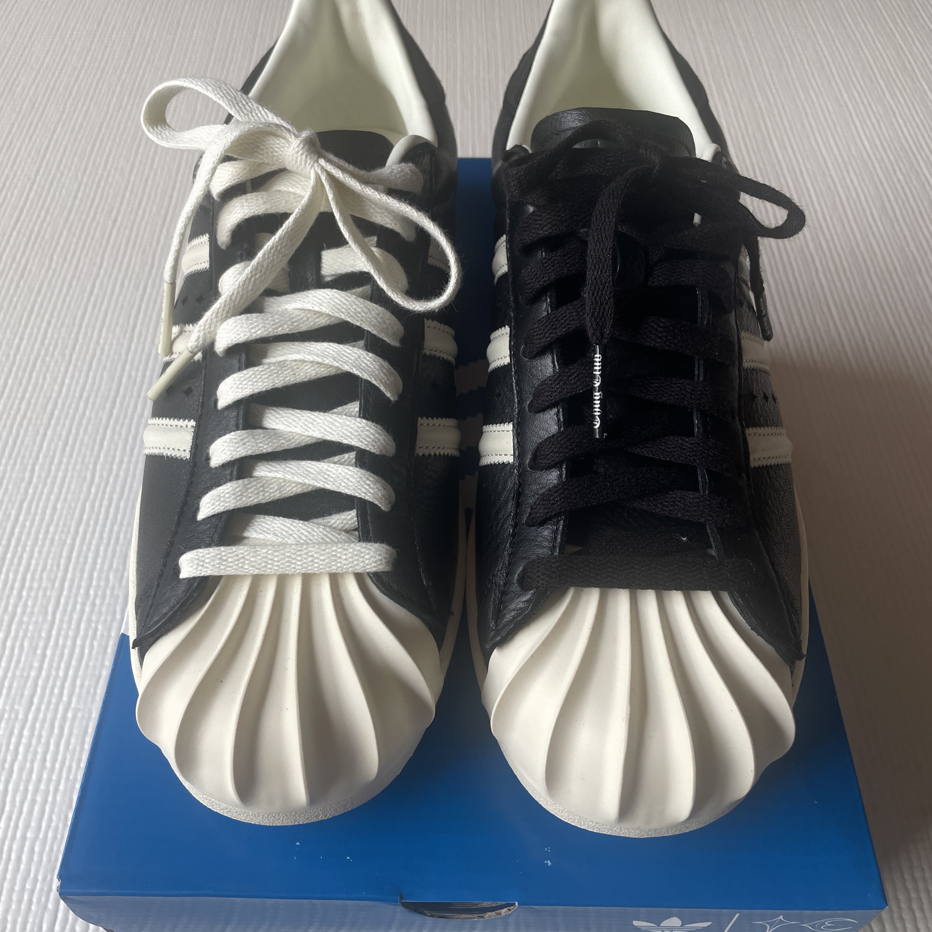 Adidas x Thug Club Superstar Vintage Core Black Cream White 착용 스타일 - 2