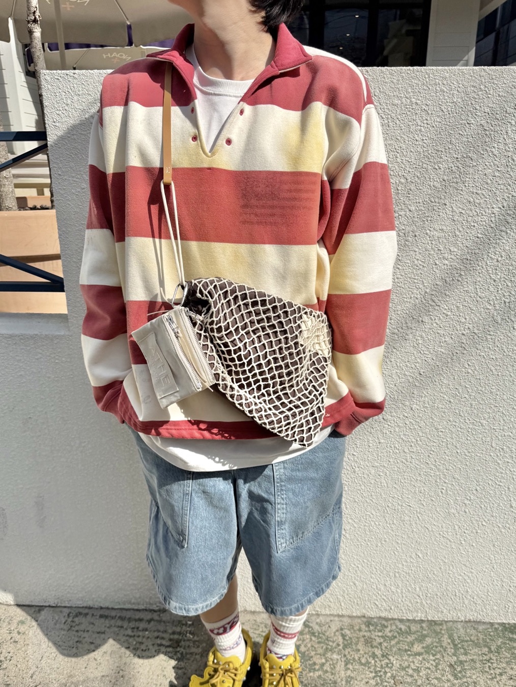 Athe garcon Net Bag Brown, Athe garcon Card Double Wallet Ivory 착용 스타일 - 1