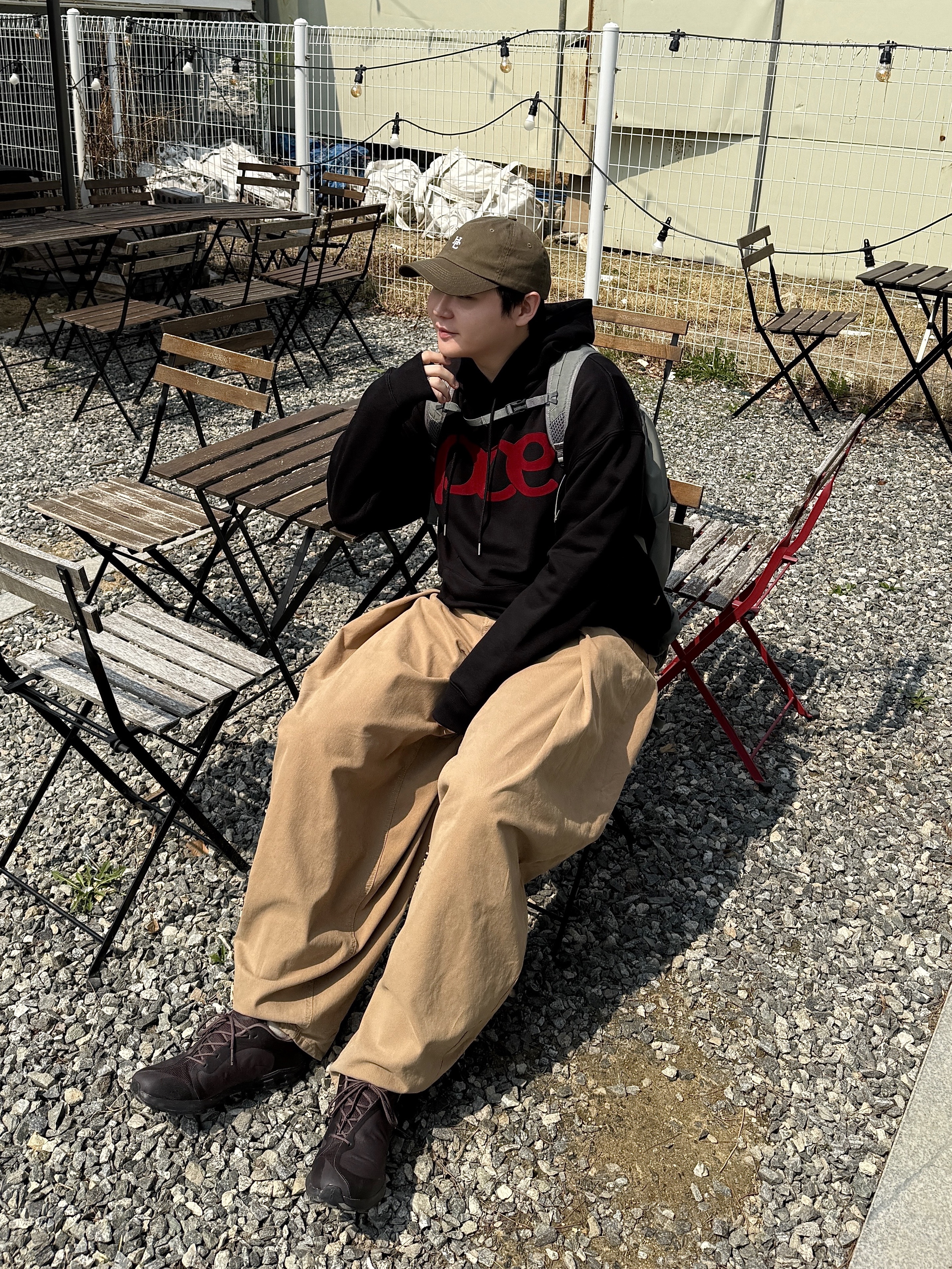 (W) On Running x Post Archive Faction (Paf) Cloudventure Peak Cacao Espresso, Salomon Trailblazer 20 Wrought Iron Sedona Sage 착용 스타일 - 4