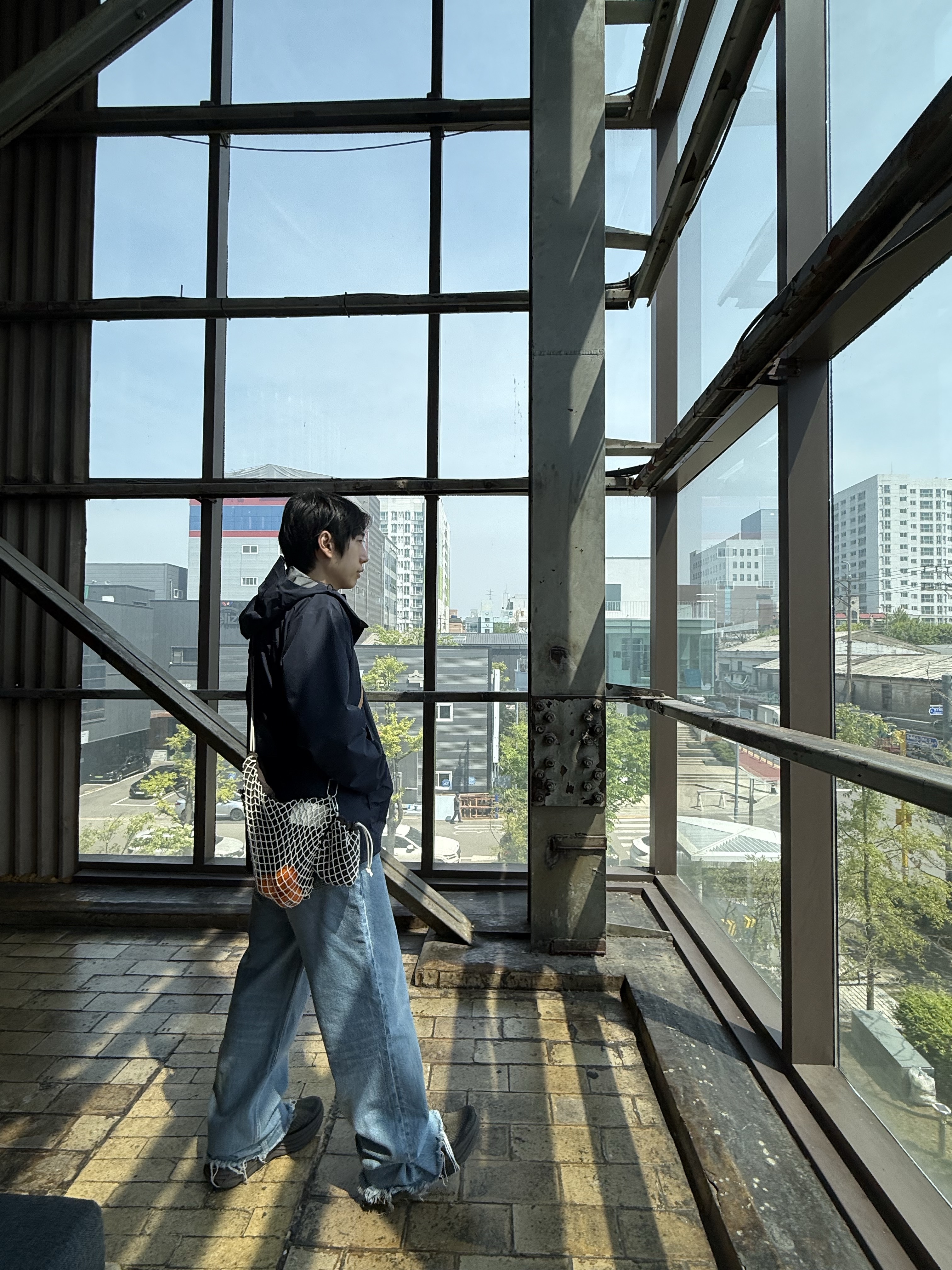 Athe garcon Net Pouch Brown, Athe garcon Net Bag Brown 착용 스타일 - 3