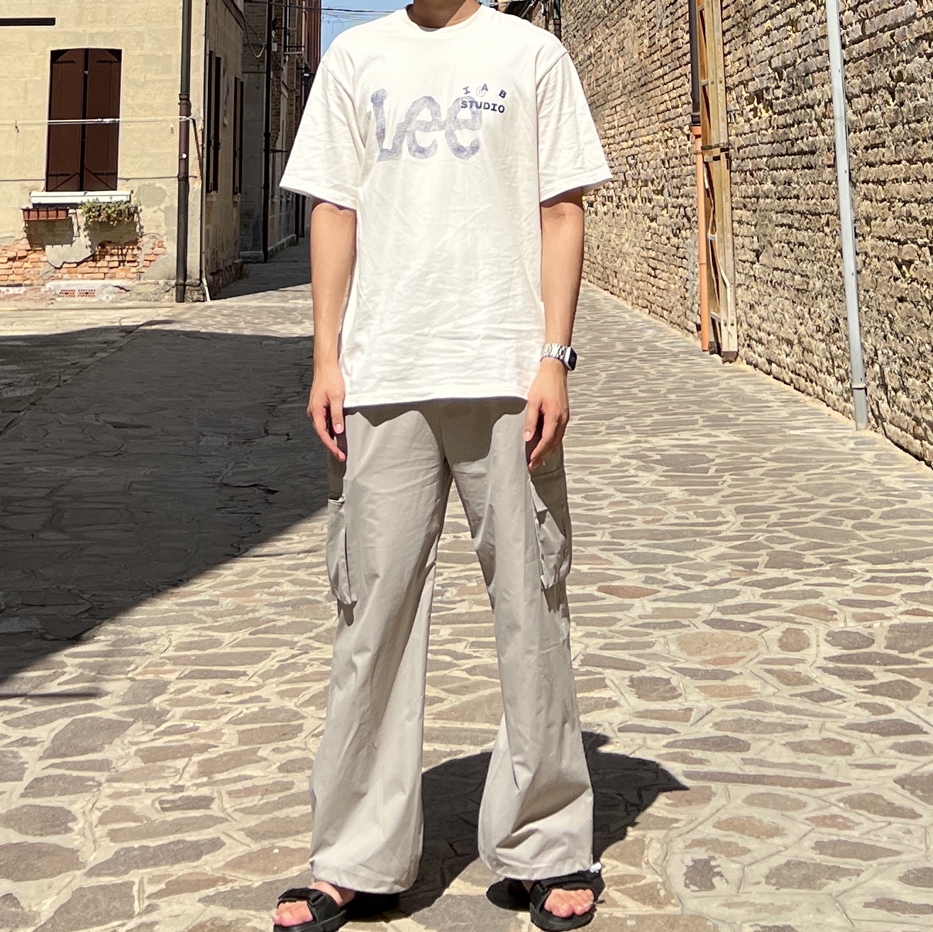 IAB Studio x Lee T-Shirt Oatmeal Ivory, Apple Watch SE 2024 40mm GPS Silver Aluminium Case with Sport Band S/M Denim (Korean Ver.) 착용 스타일