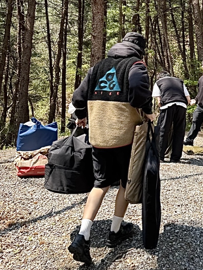 Nike ACG Vest Black Parachute Beige Geode Teal - US/EU, Salomon XT-6 ADV Black 착용 스타일 - 1