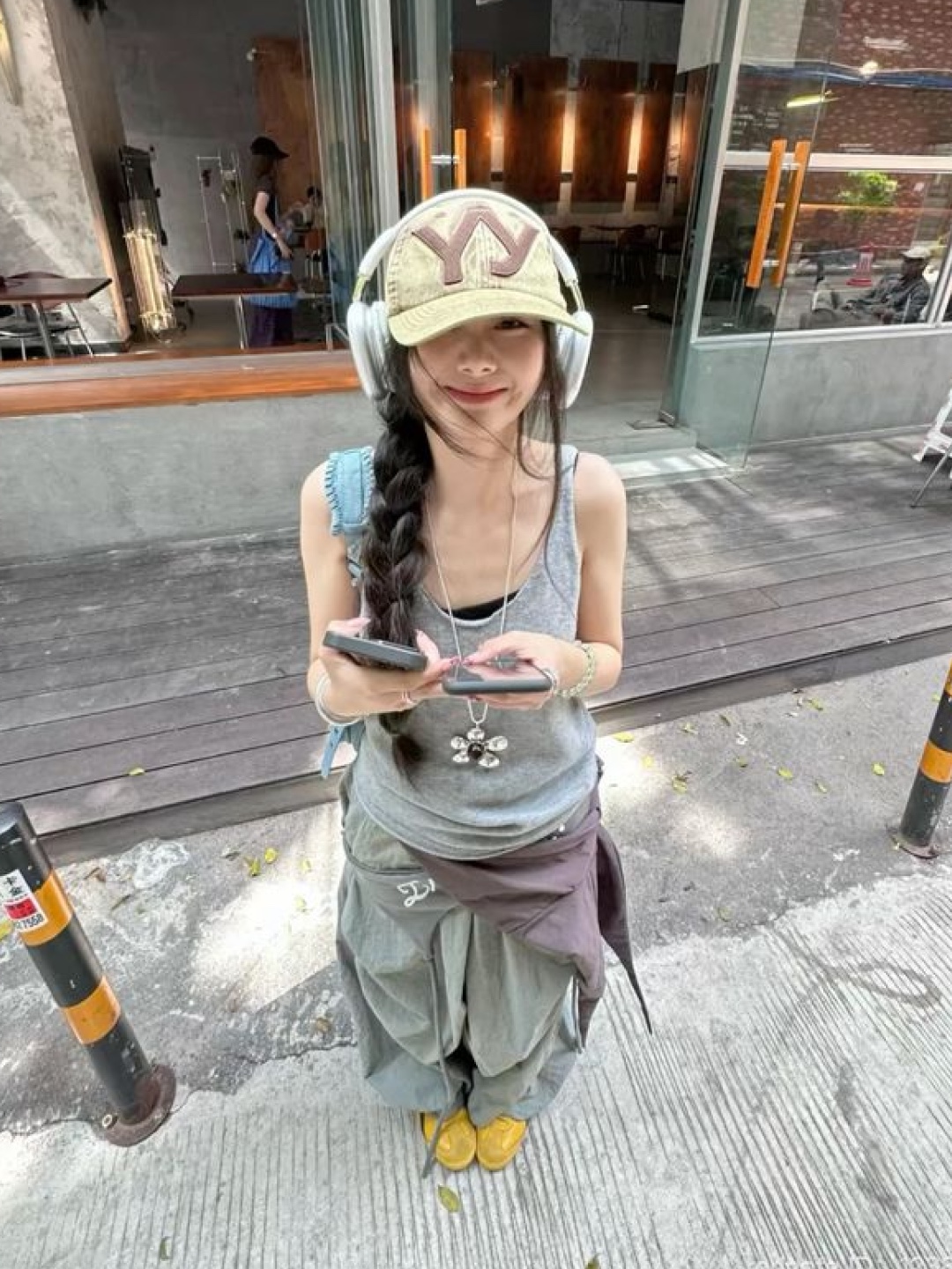 Kookeesee Ruffle Short Sleeve Blouses Flower Embroidery, CDG Backpack Black 착용 스타일 - 3