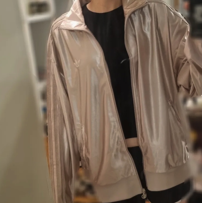 Adidas Q3 Oversized Track Top Wonder Beige - KR Sizing, Adidas Waffle Beckenbauer Track Top Wonder White - KR Sizing 착용 스타일 - 2