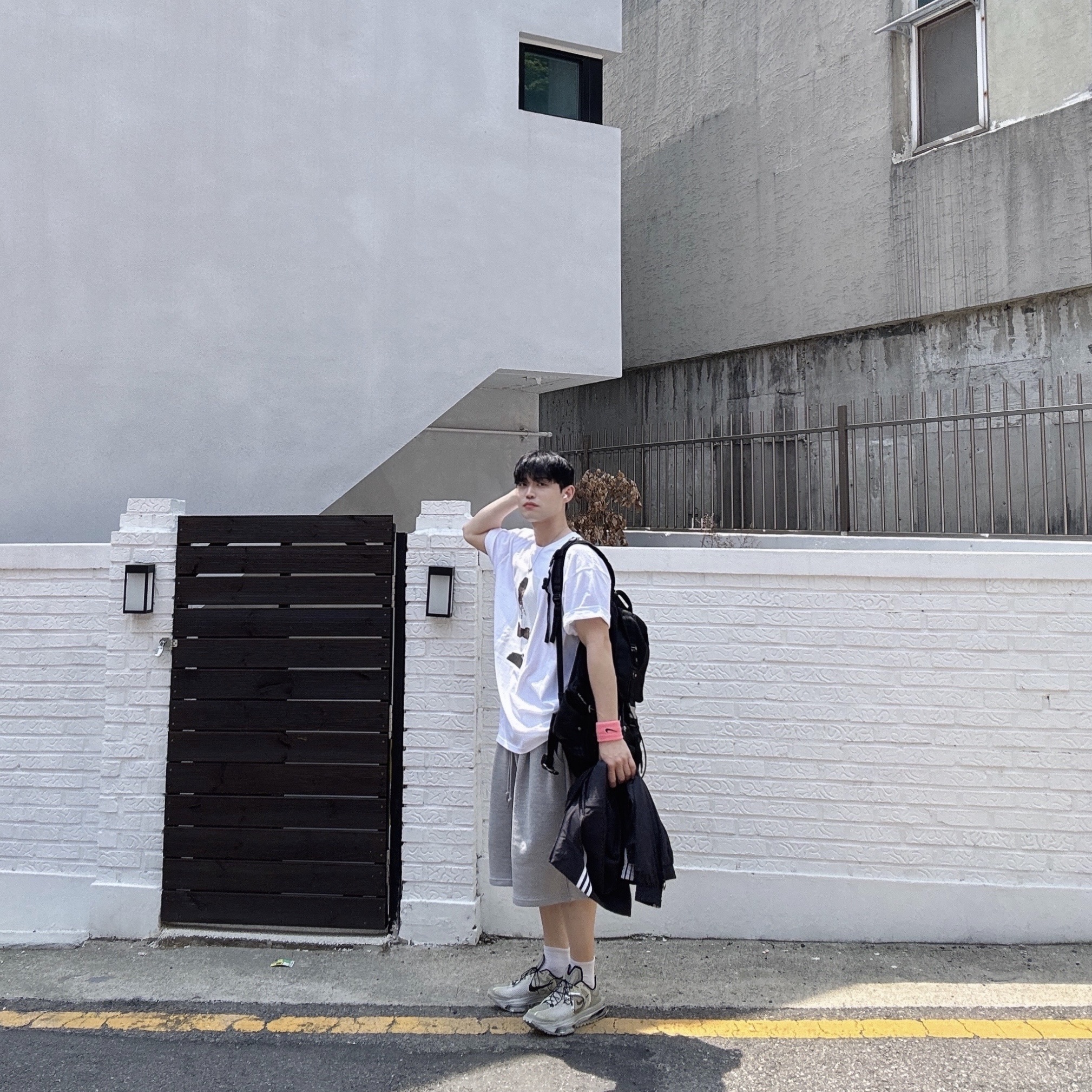 Supreme Tyler The Creator T-Shirt White - 24FW, Nike x Matthew M Williams Zoom 004 Stone 착용 스타일 - 1
