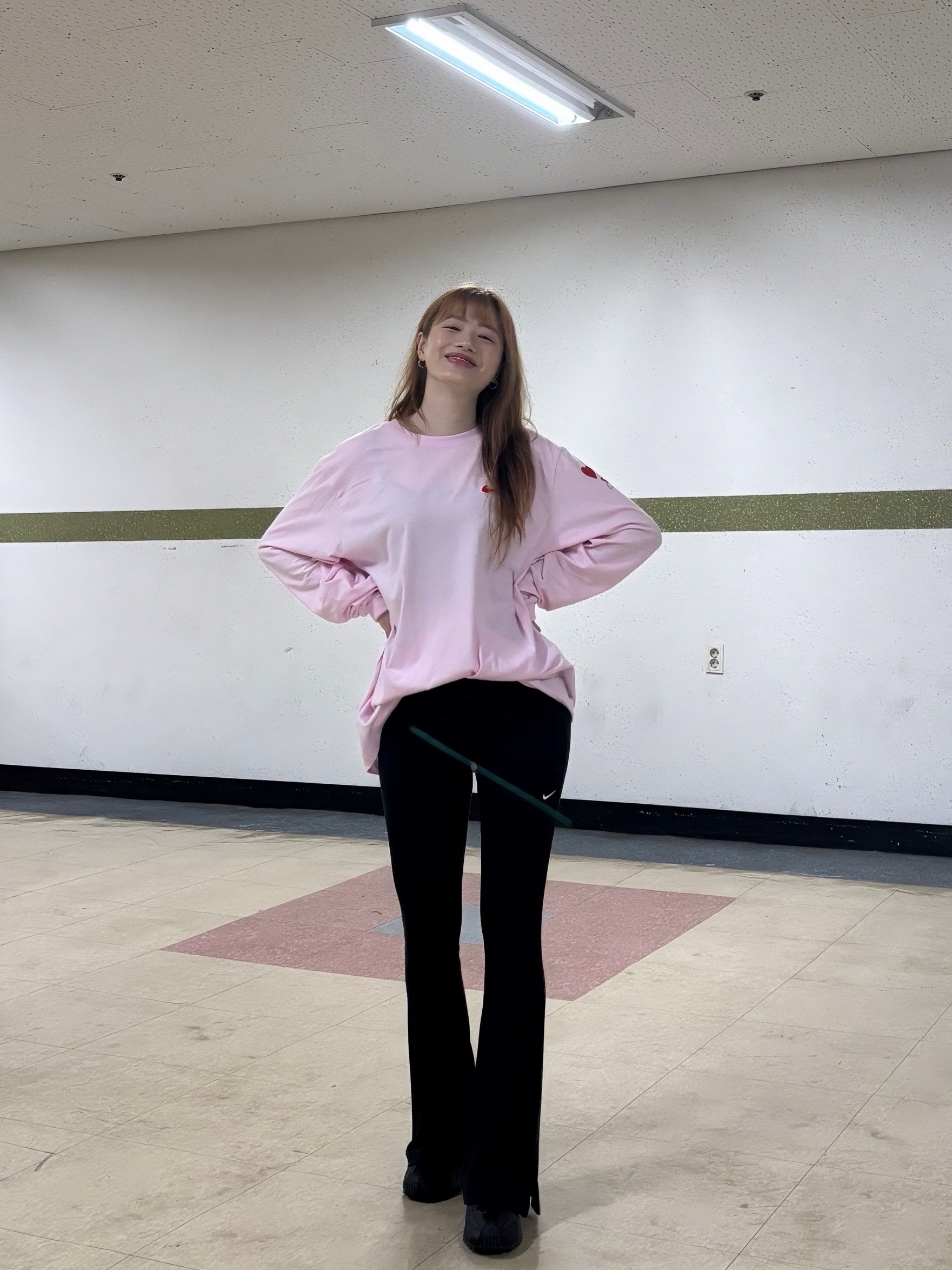 (W) Nike Shox R4 Black, (W) Nike NSW Chill Knit Tight Mini Rib Flared Leggings Black - Asia 착용 스타일 - 5