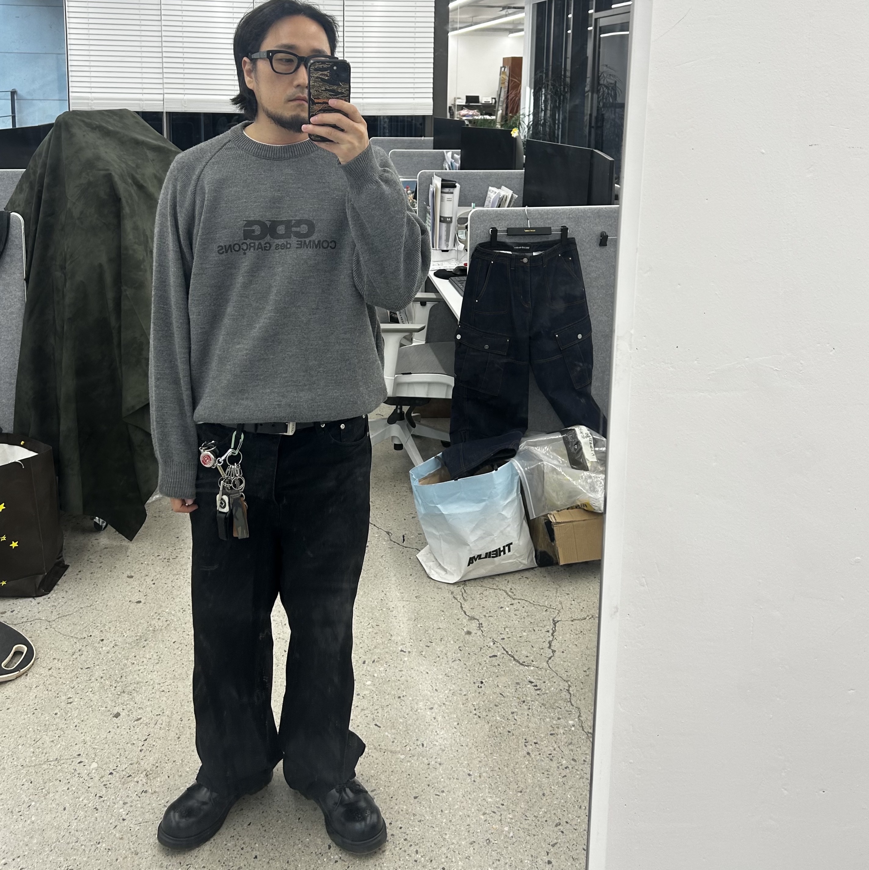 CDG Round Neck School Pullover Grey 착용 스타일 - 1