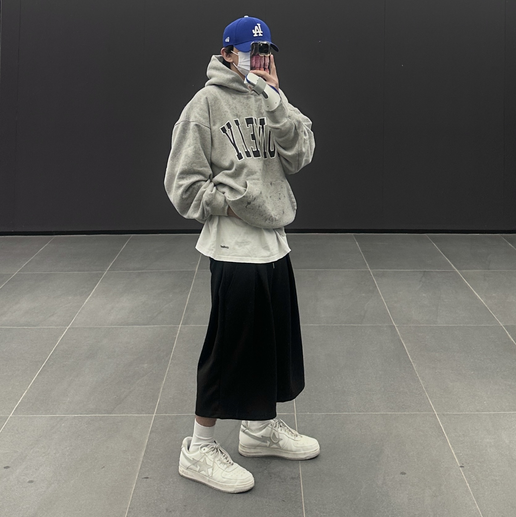 BAPE x JJJJound Bape Sta Low White Light Grey 착용 스타일 - 1