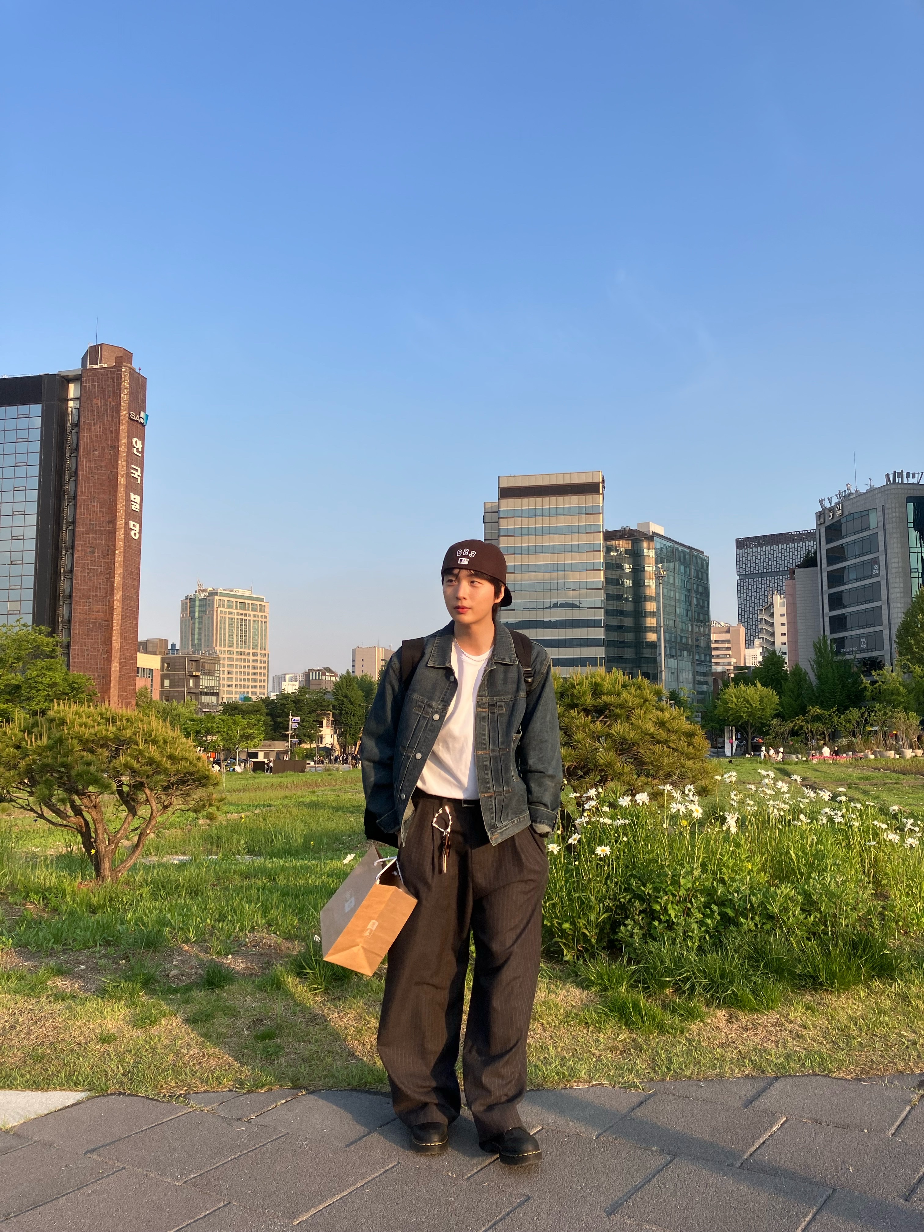 DIVEIN HBT Stripe Trousers Charcoal, Dr. Martens x Thisisneverthat 1461 Waxed Full Grain Black 착용 스타일 - 1