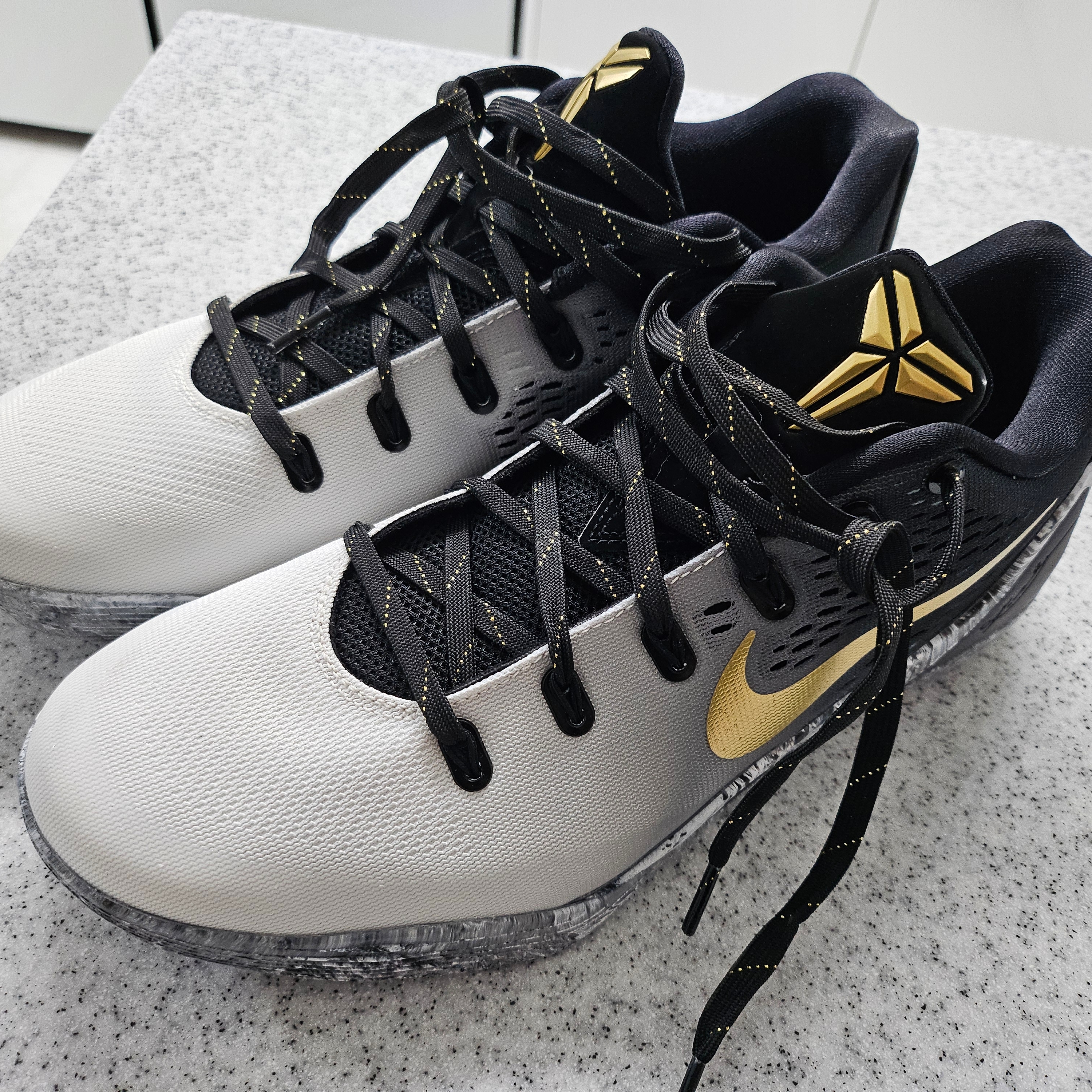 Nike Kobe 9 EM Low Protro Mambacita 착용 스타일 - 1