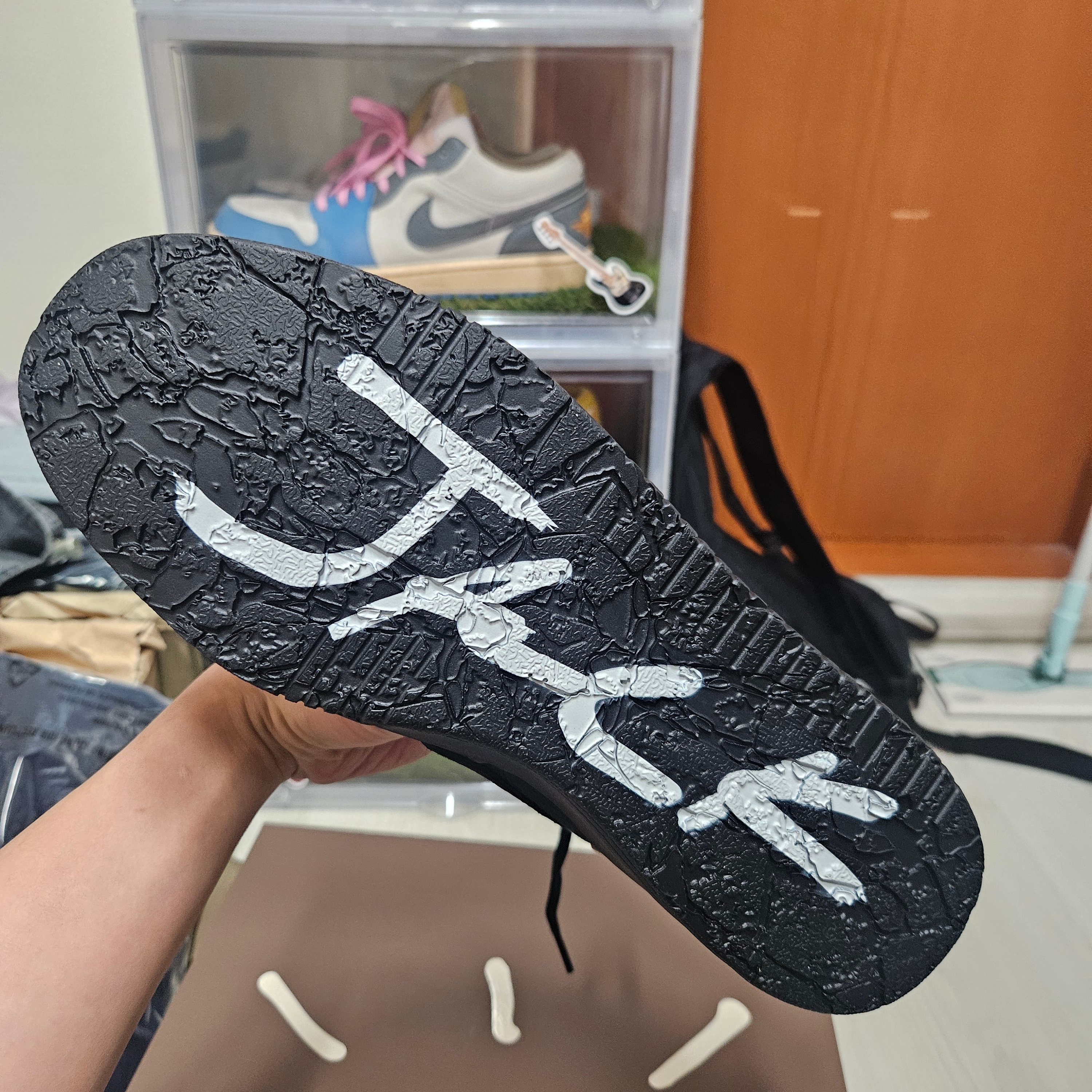 Jordan x Travis Scott Jumpman Jack TR Black and Dark Mocha, Jordan 1 Low SE Tokyo 96 착용 스타일 - 3