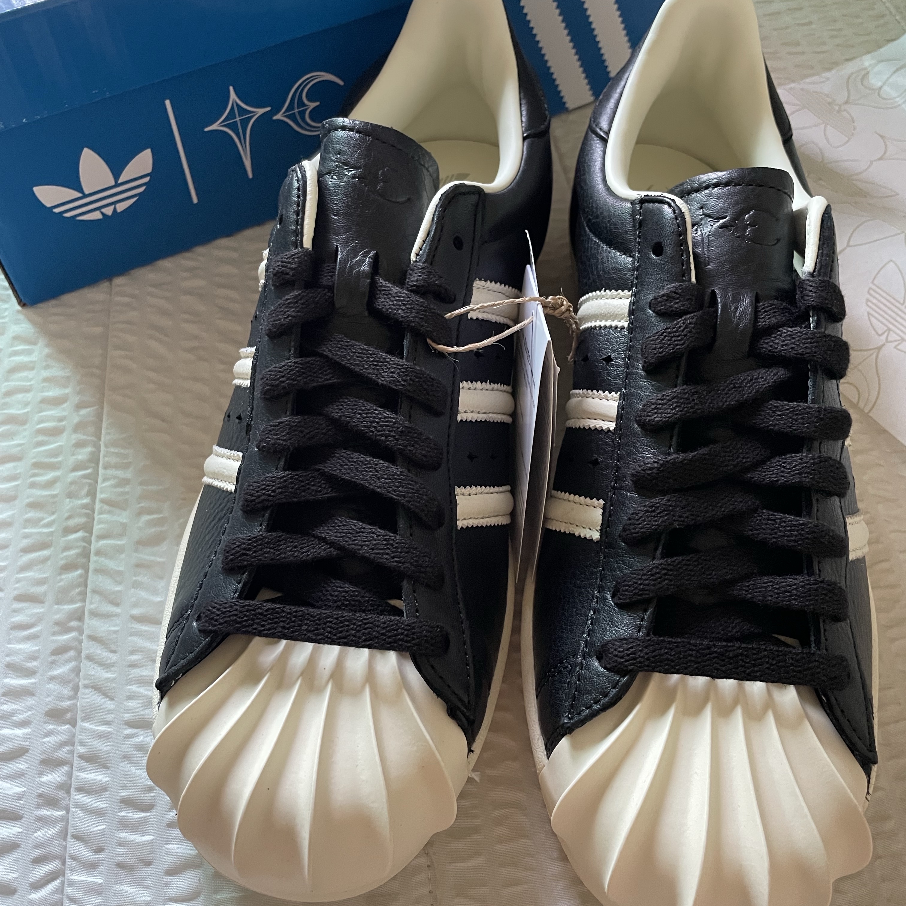 Adidas x Thug Club Superstar Vintage Core Black Cream White 착용 스타일 - 2