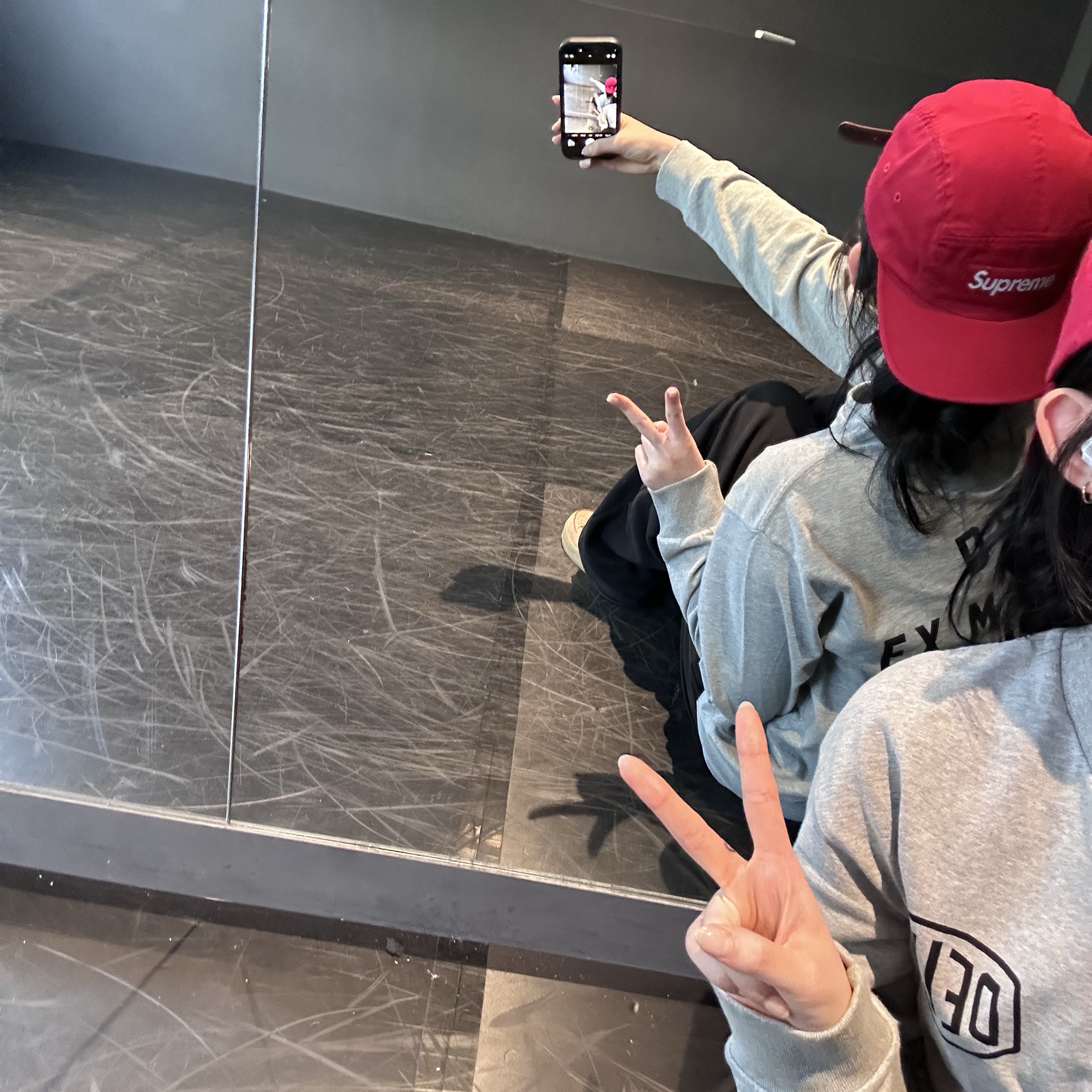 Deus Ex Machina Seoul College Long Sleeve T-Shirt Grey Marle, Supreme Washed Chino Twill Camp Cap Red - 25SS 착용 스타일