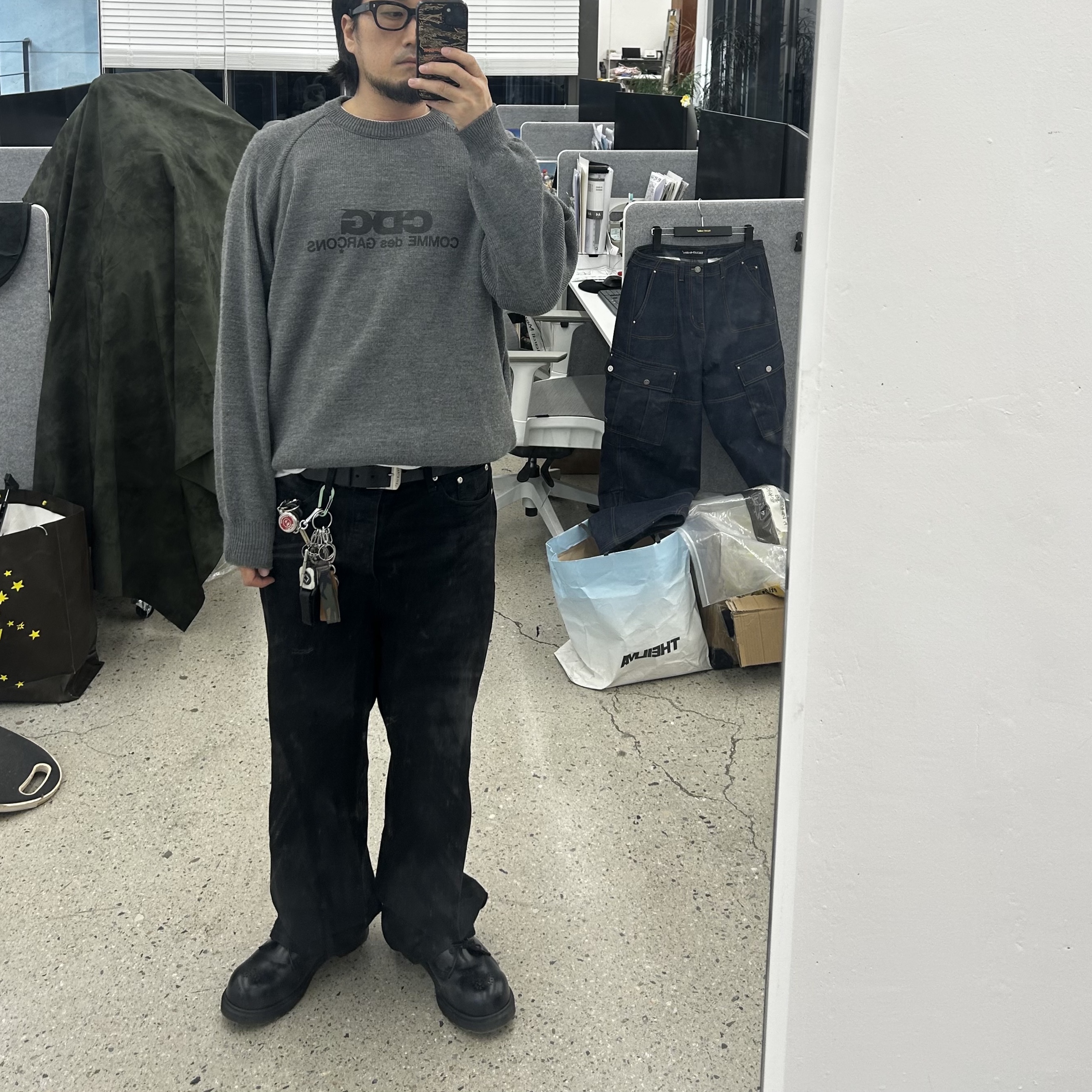 CDG Round Neck School Pullover Grey 착용 스타일 - 2