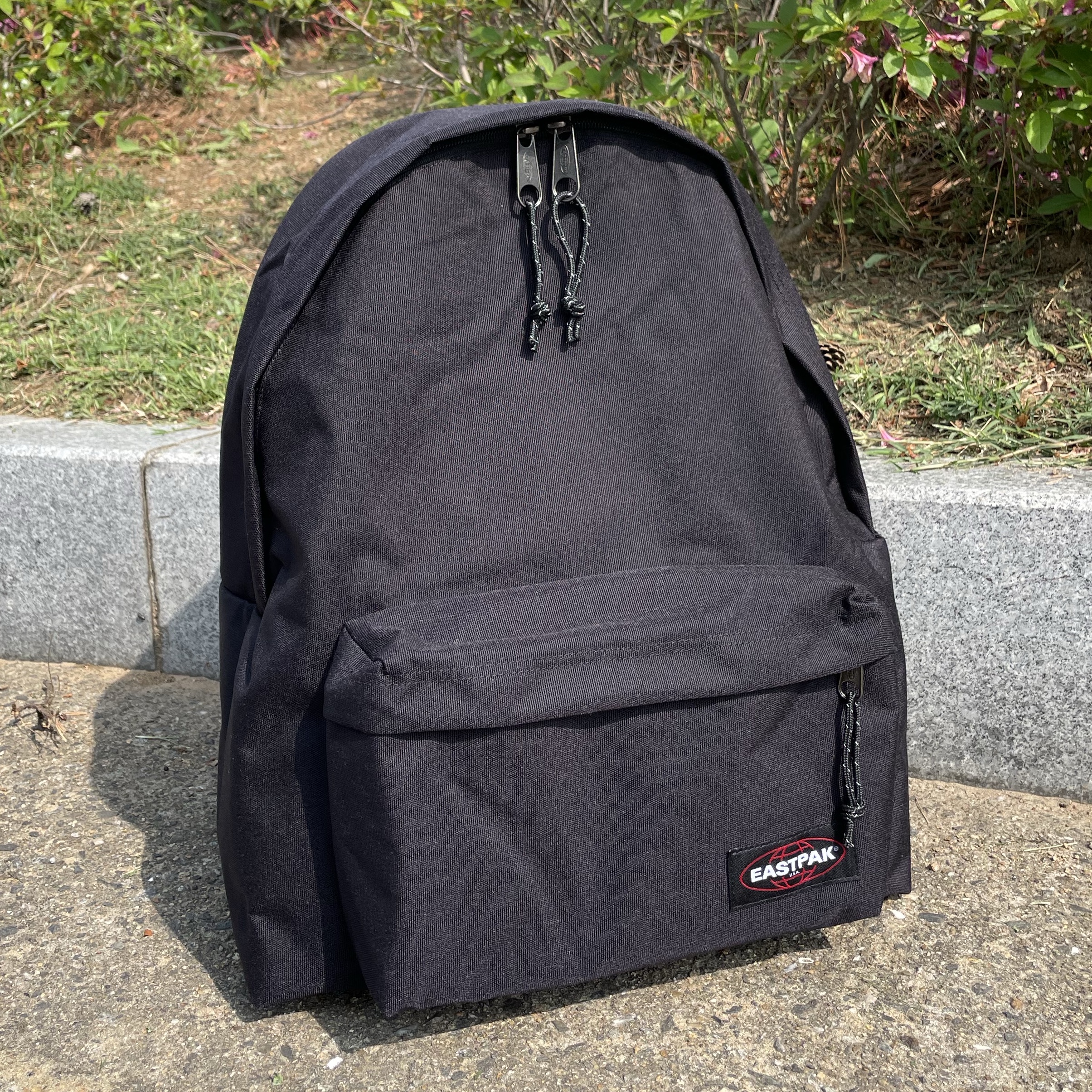 EASTPAK Padded Pakr Xl Black 착용 스타일 - 5