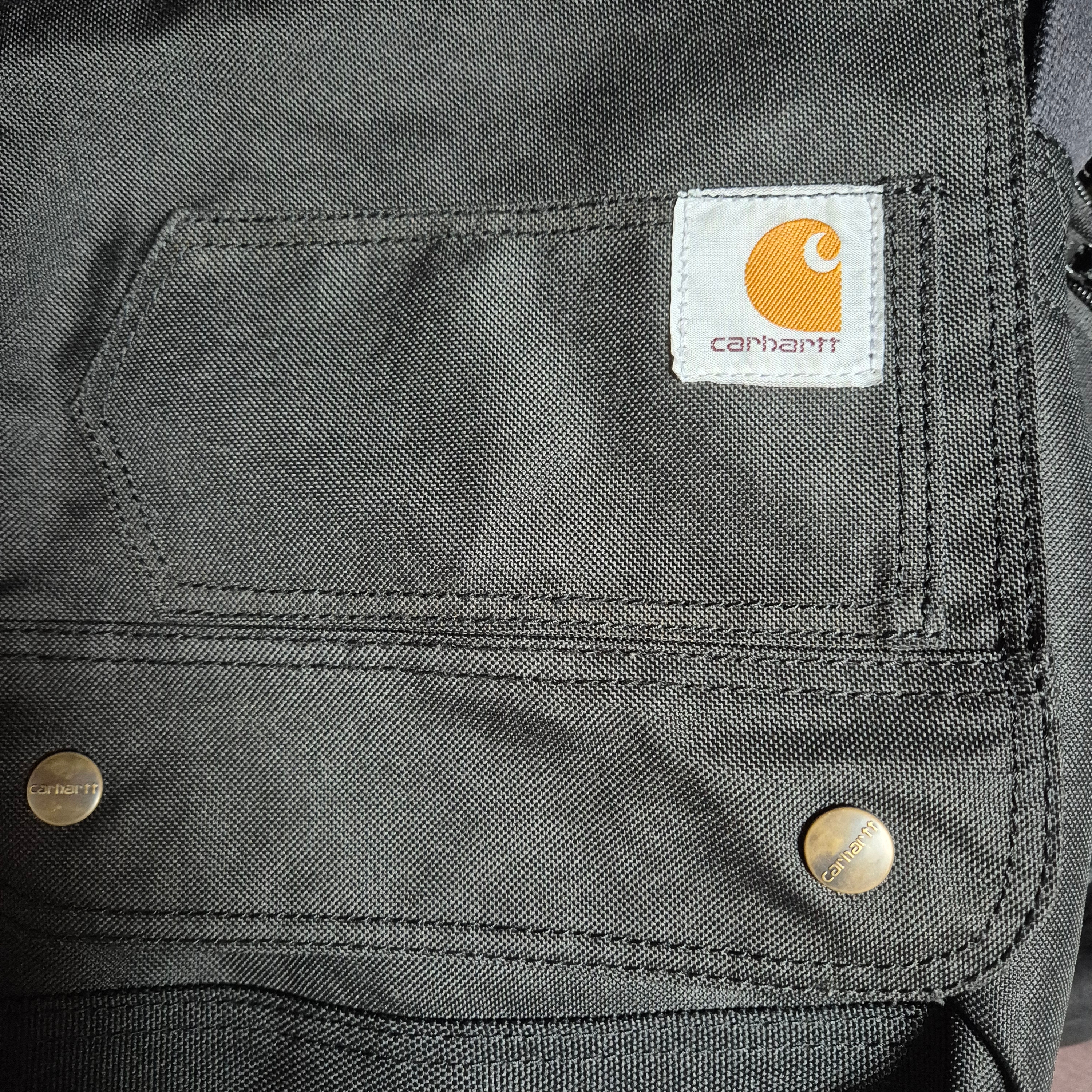 Carhartt Crossbody Snap Bag Black 착용 스타일