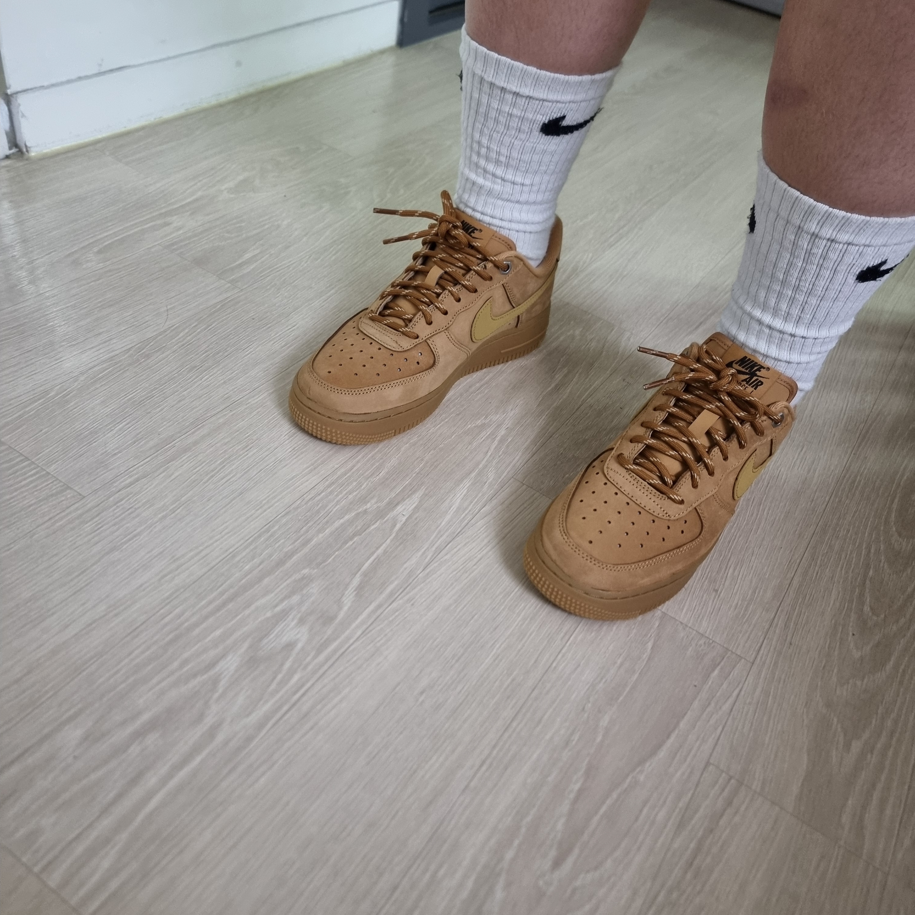 (W) Nike Air Force 1 '07 WB Flax Wheat 착용 스타일