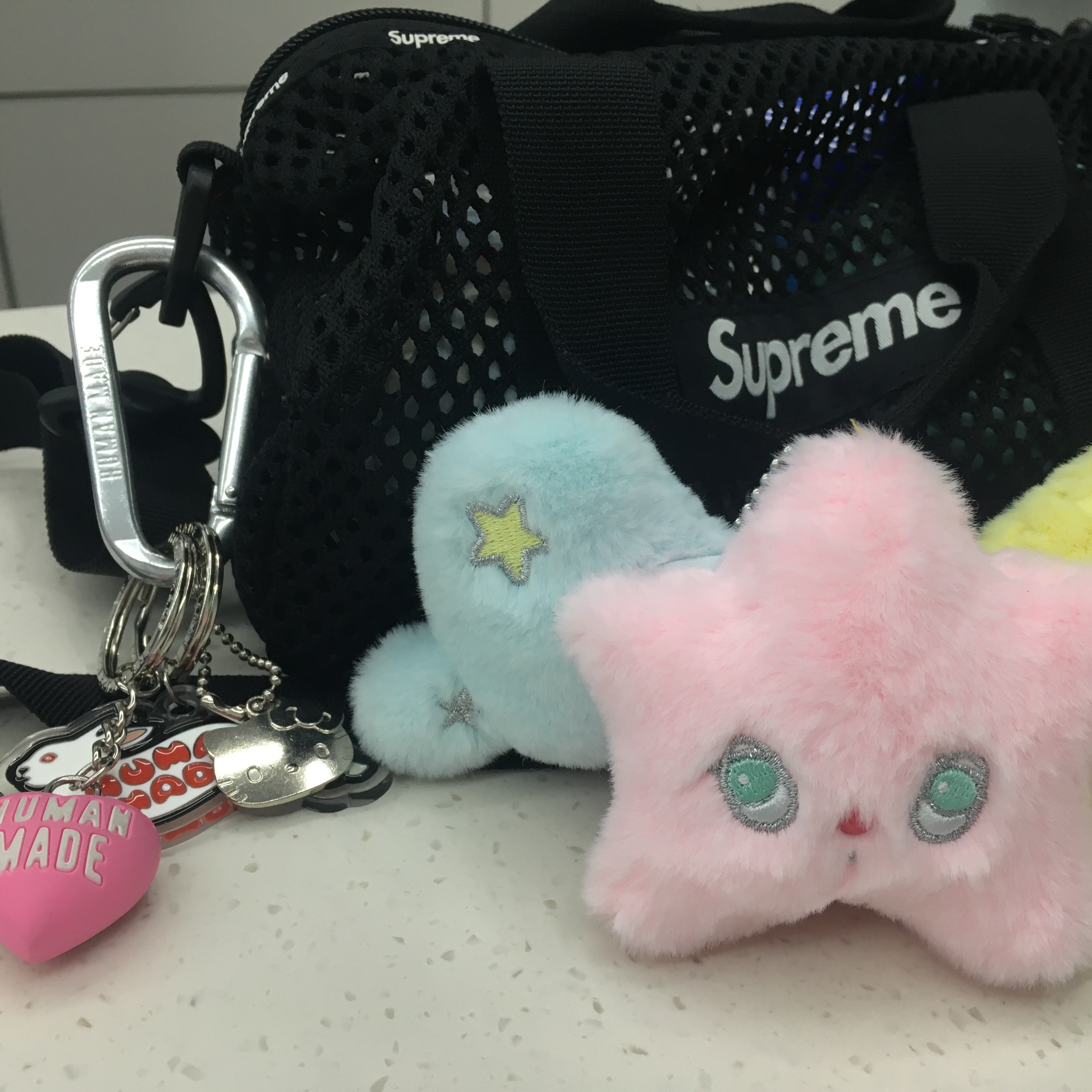 (W) Crocs Classic Platform Clog Black, Human Made Heart Rubber Key Chain Pink 착용 스타일 - 2