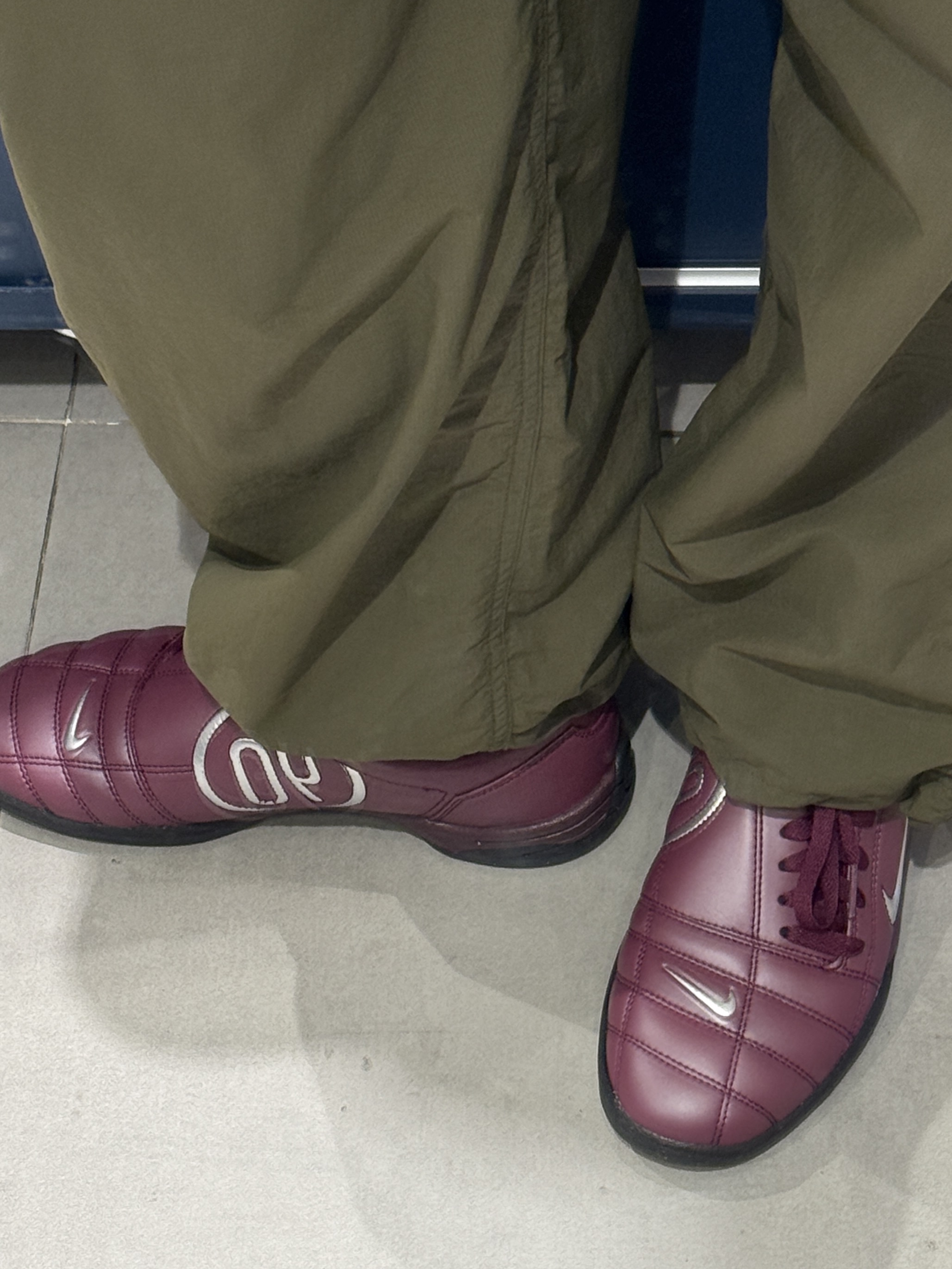 Nike Total 90 III SP Bordeaux and Metallic Silver 착용 스타일 - 2