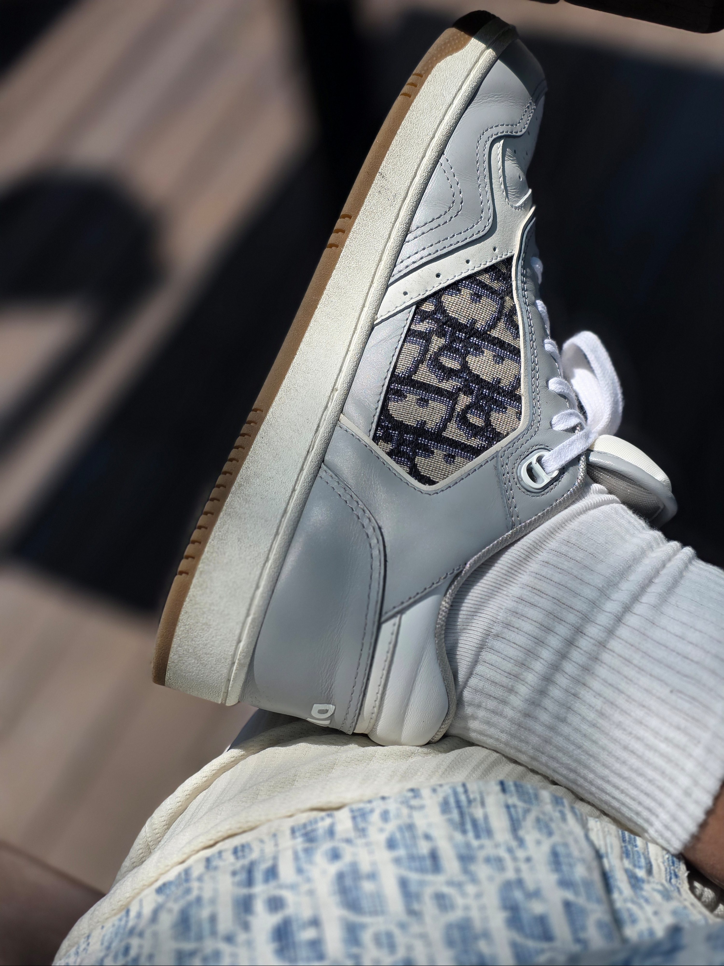 Dior B27 Low-Top Sneakers Gray, Dior Overshirt Dior Oblique Kasuri Cotton Denim Blue White 착용 스타일