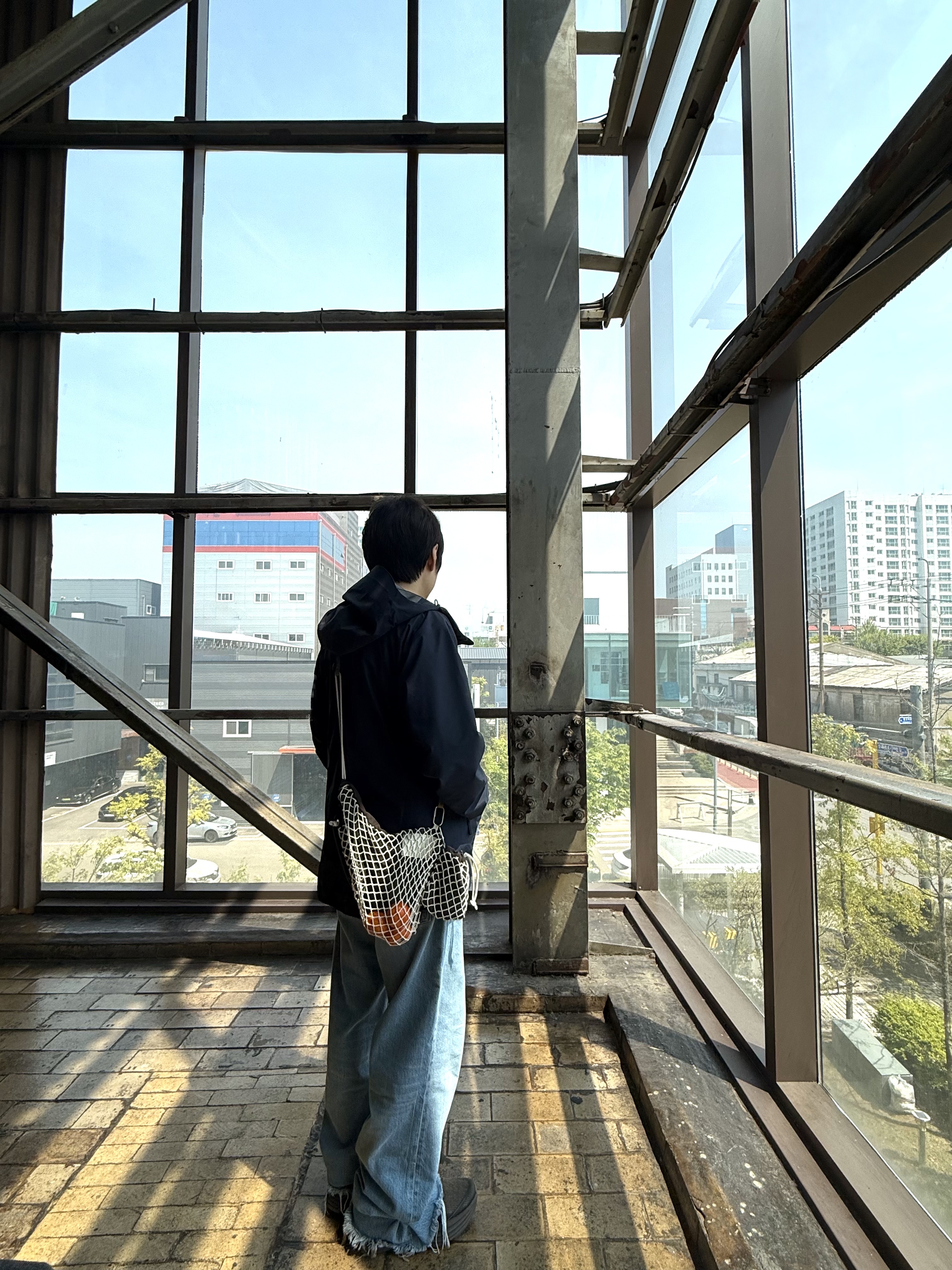 Athe garcon Net Pouch Brown, Athe garcon Net Bag Brown 착용 스타일 - 1