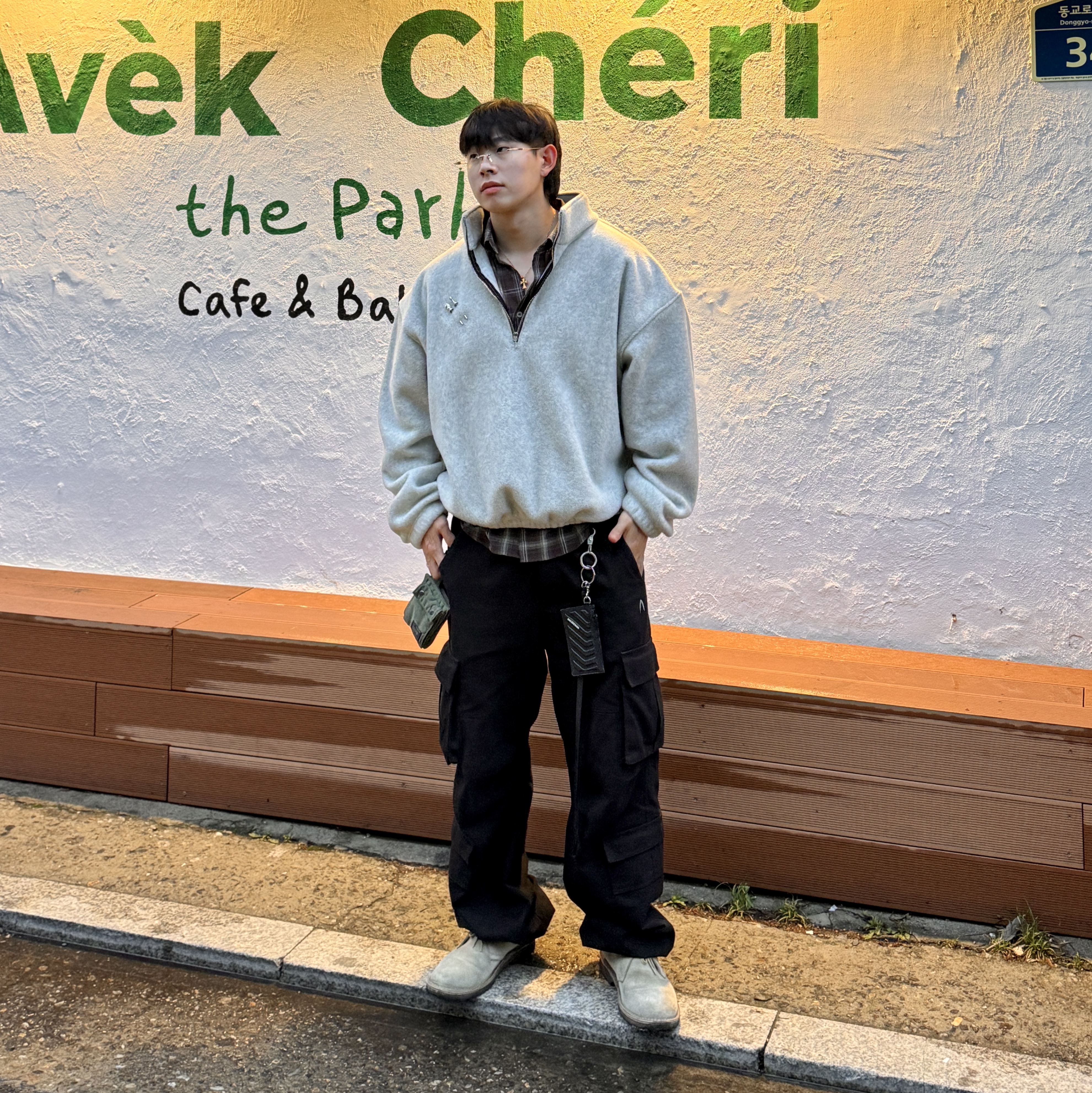 MJD Cropped Check Shirt Choco Brown, Nonnod Half zip fleece Cloud white 착용 스타일 - 2