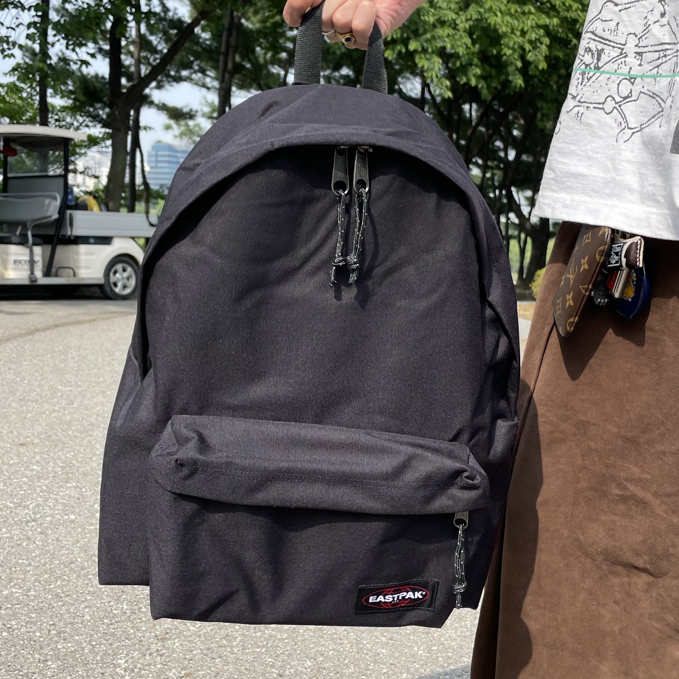 EASTPAK Padded Pakr Xl Black 착용 스타일 - 4