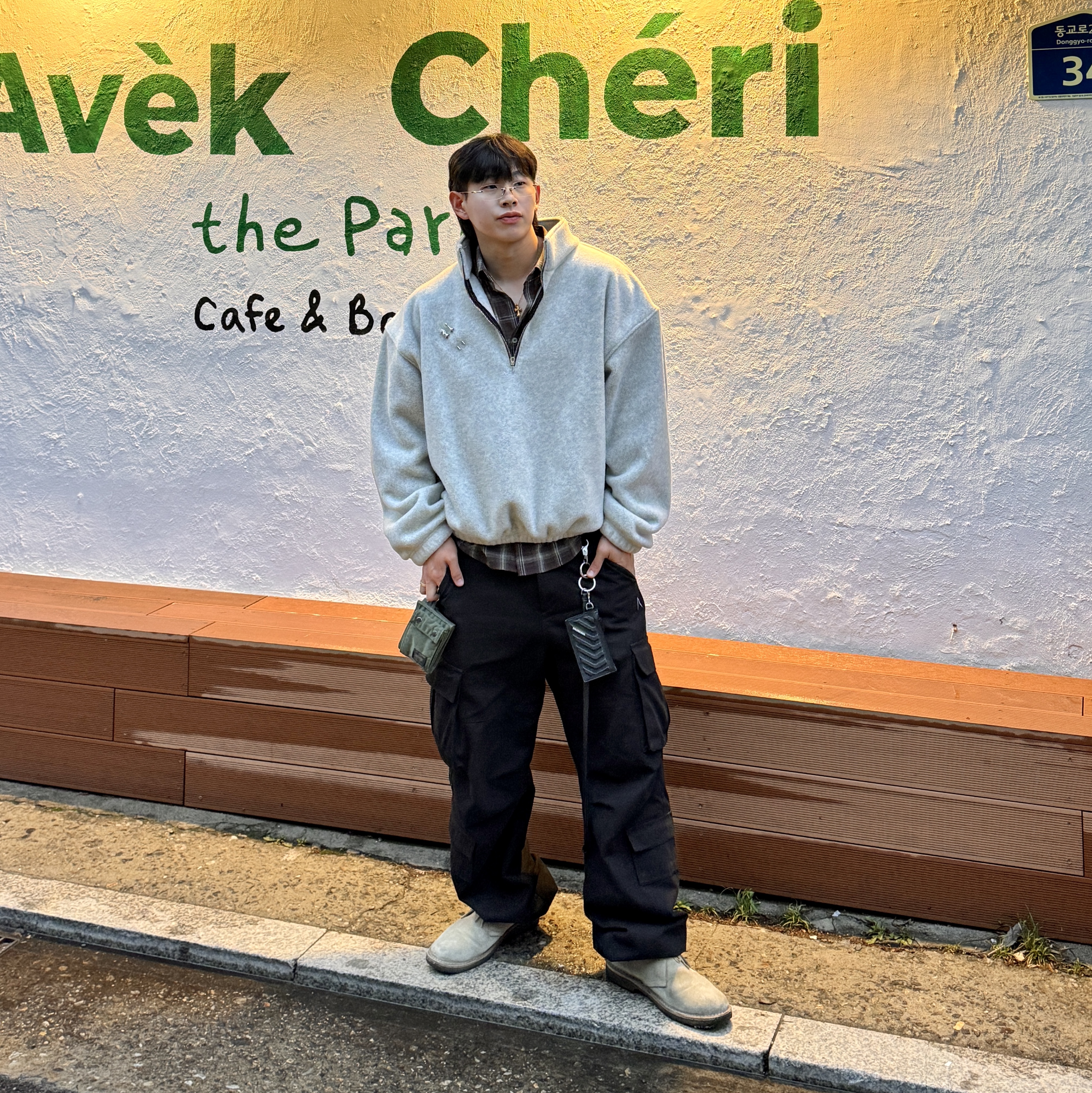 MJD Cropped Check Shirt Choco Brown, Nonnod Half zip fleece Cloud white 착용 스타일 - 3