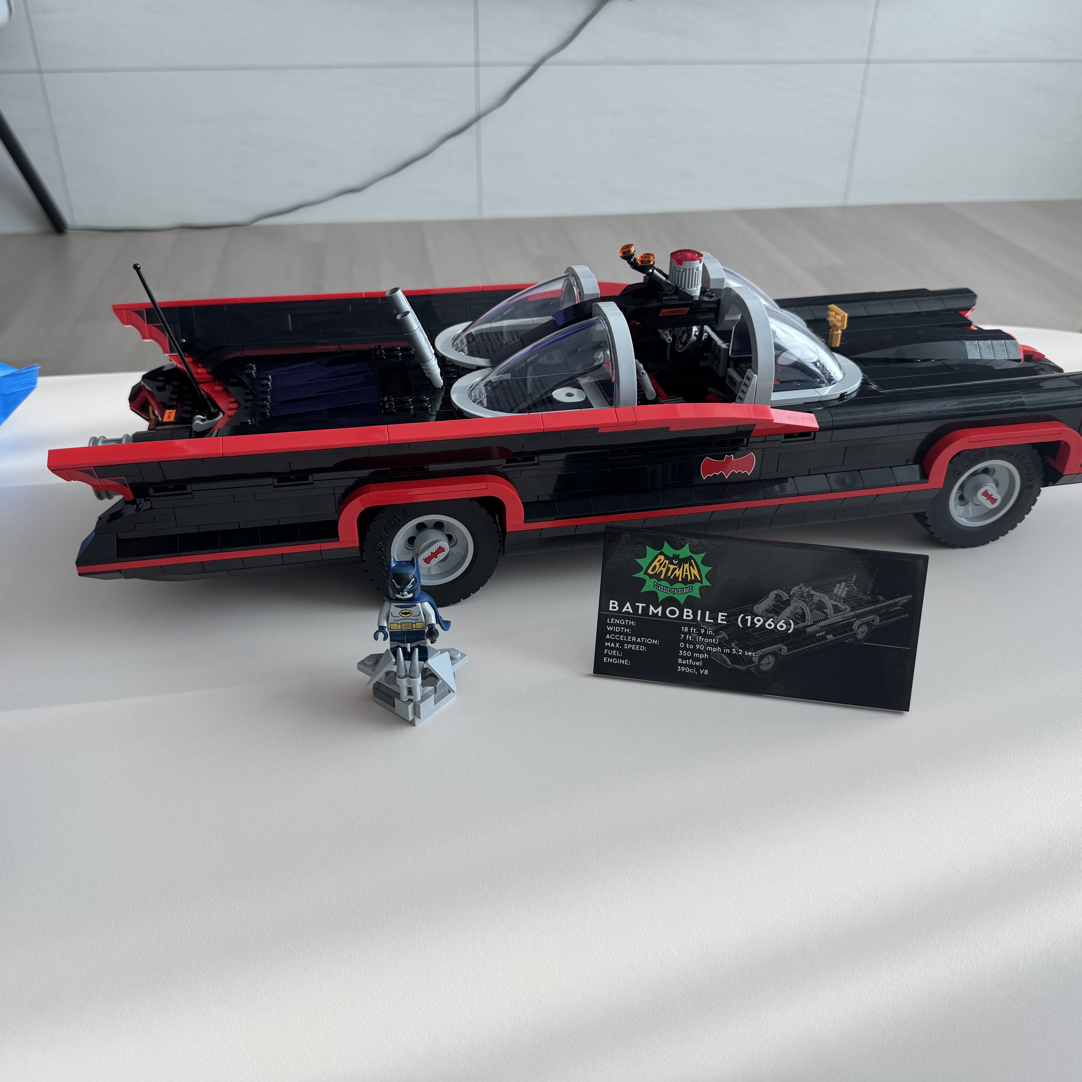 Lego DC Comics Batman Classic TV Series Batmobile 착용 스타일