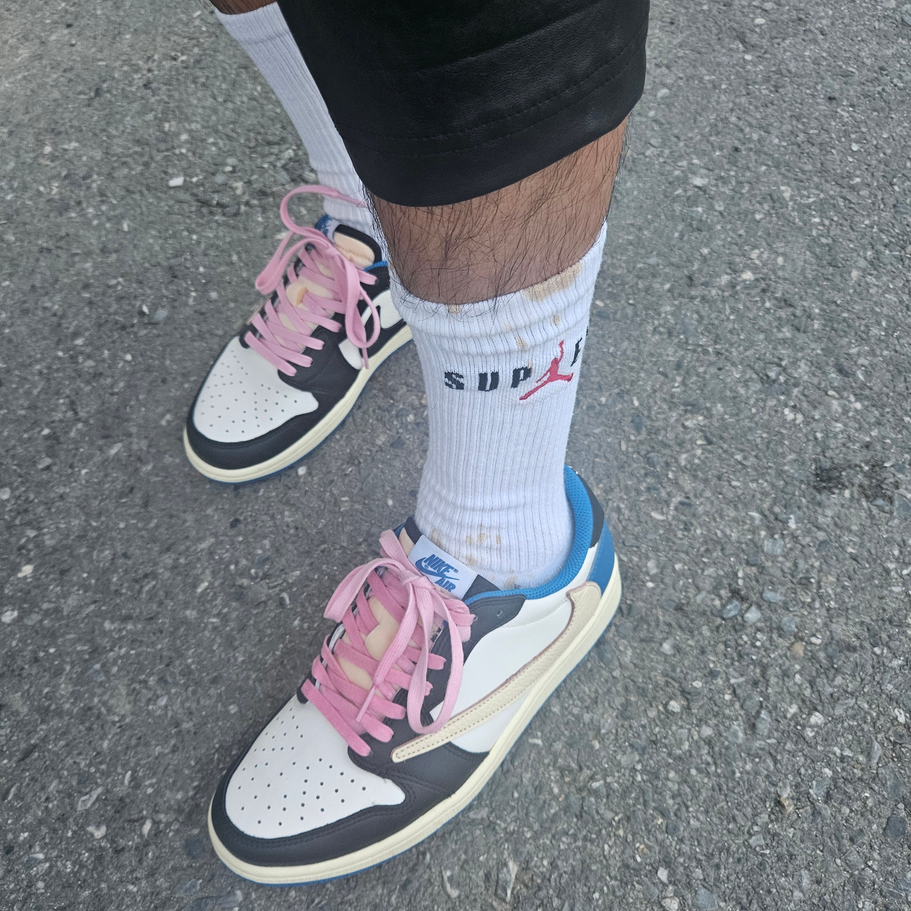 Jordan 1 x Travis Scott x Fragment Retro Low OG SP Military Blue, Supreme x Jordan Crew Socks White (2 Pack) - 24FW 착용 스타일