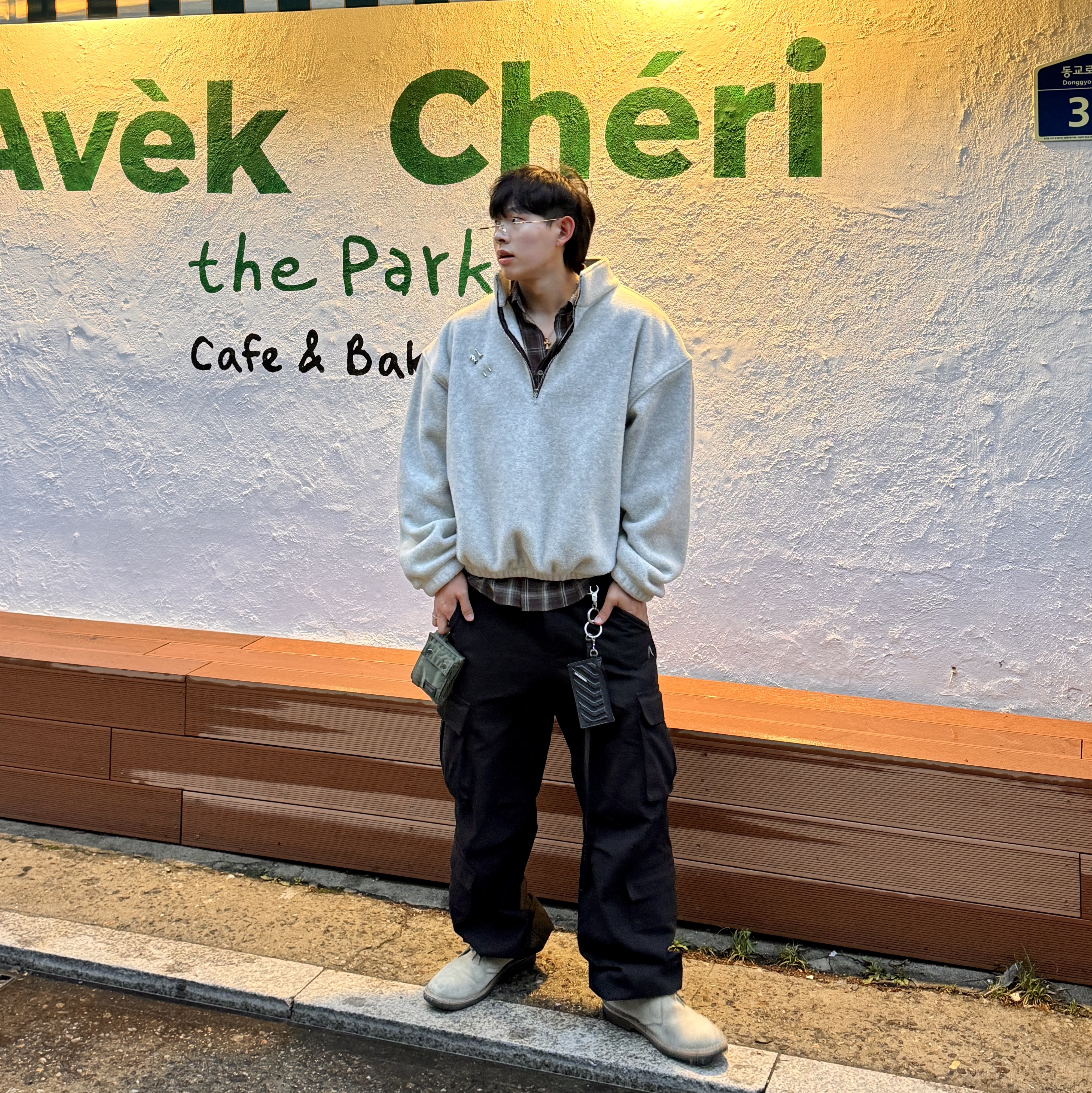 MJD Cropped Check Shirt Choco Brown, Nonnod Half zip fleece Cloud white 착용 스타일 - 4