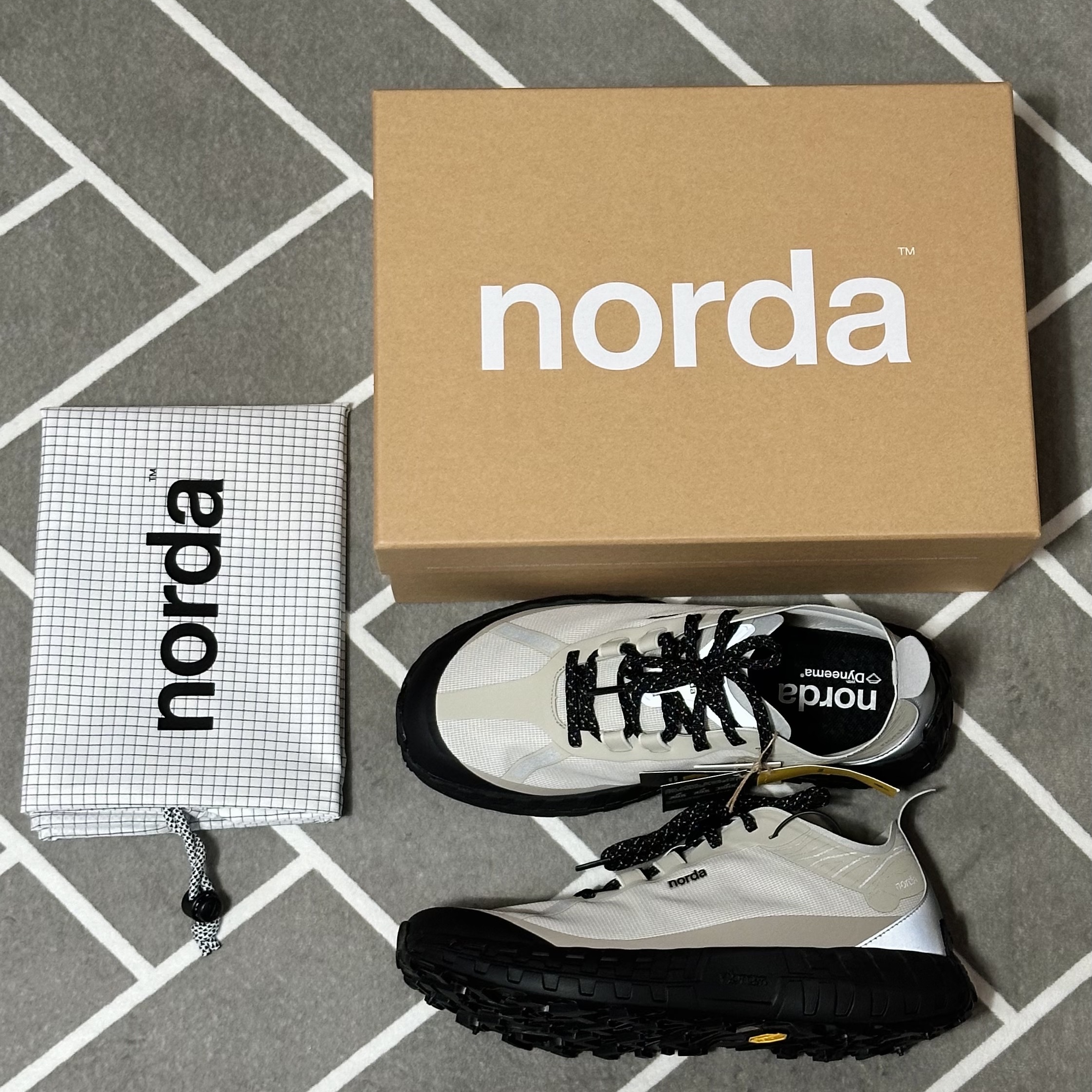 Norda 001/A Cinder 착용 스타일