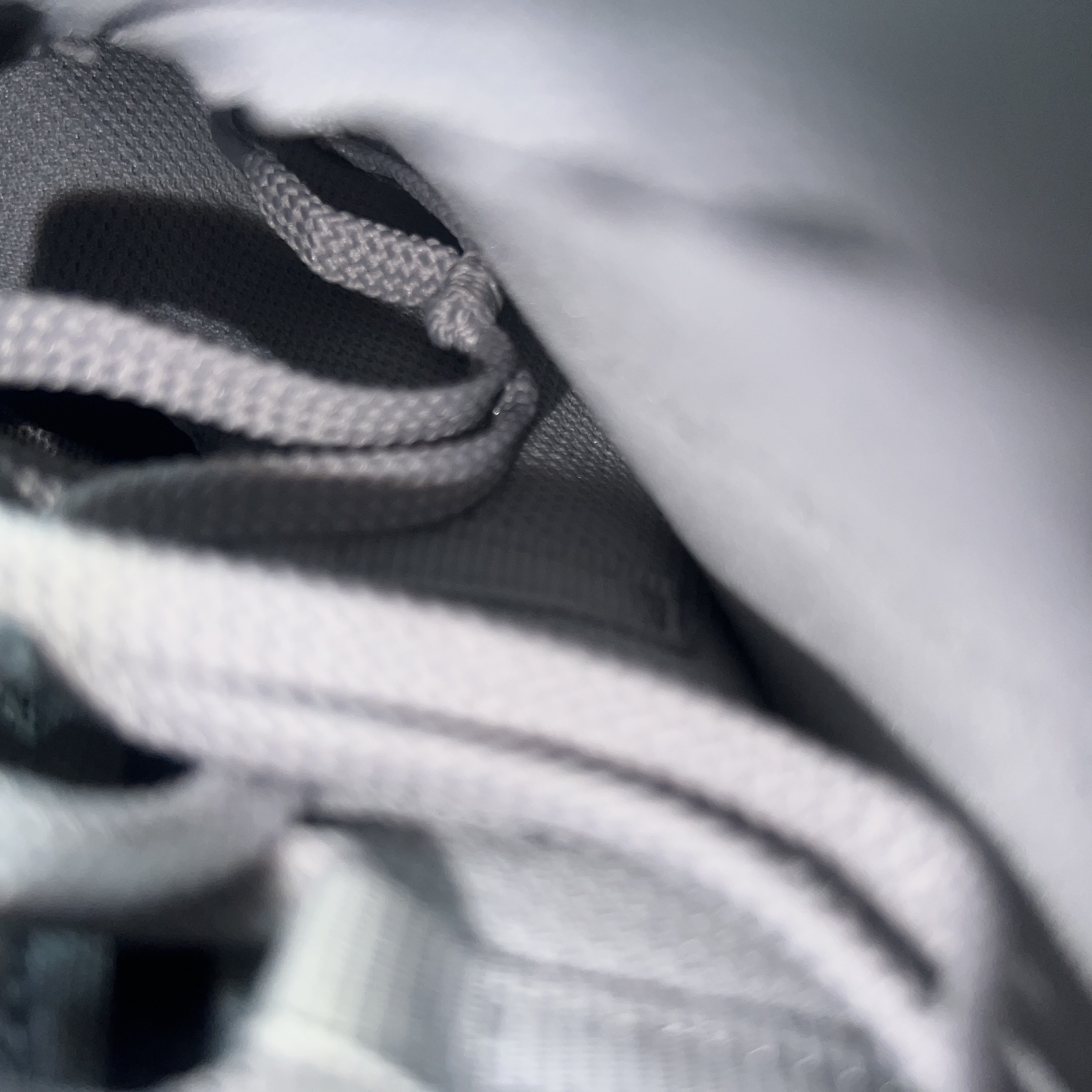 (W) Nike Air Max SNDR Silver and Anthracite 착용 스타일 - 1