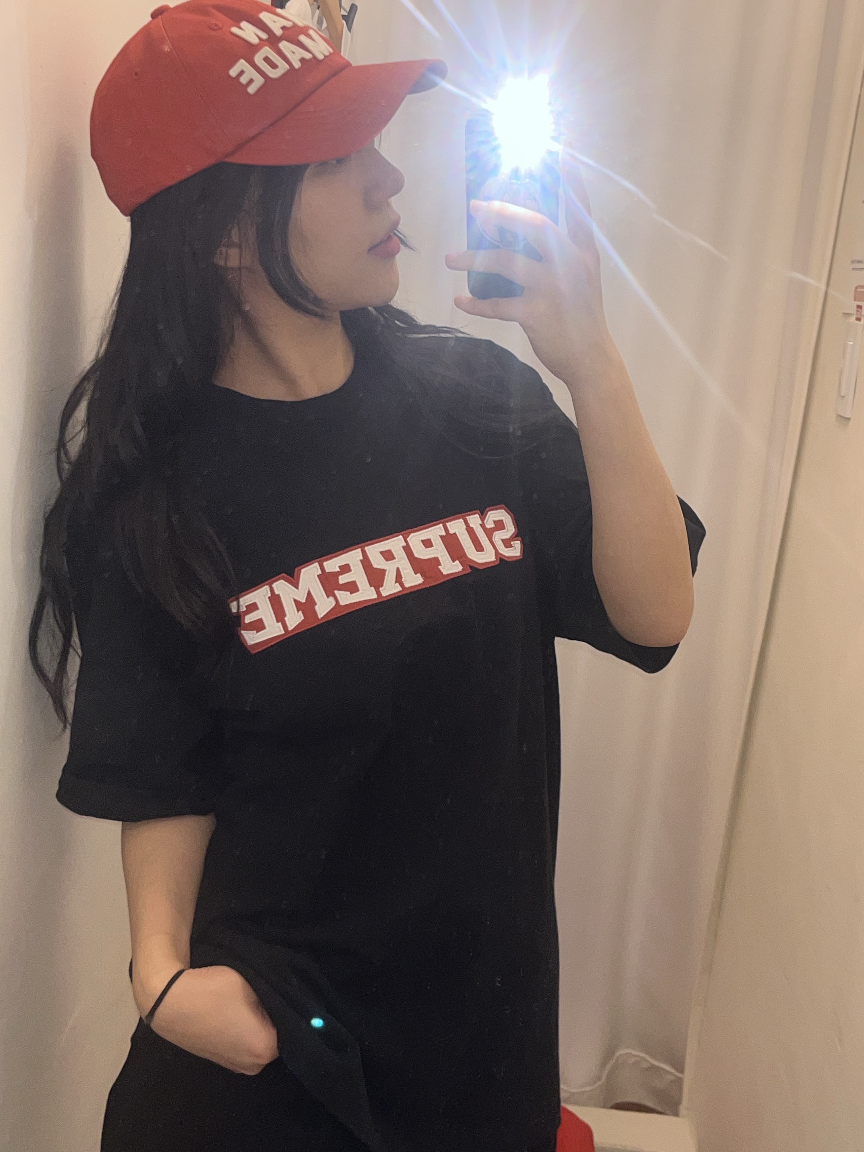 Supreme Satin Applique S/S Top White - 25SS, Human Made 6 Panel Twill Cap Red 착용 스타일 - 3