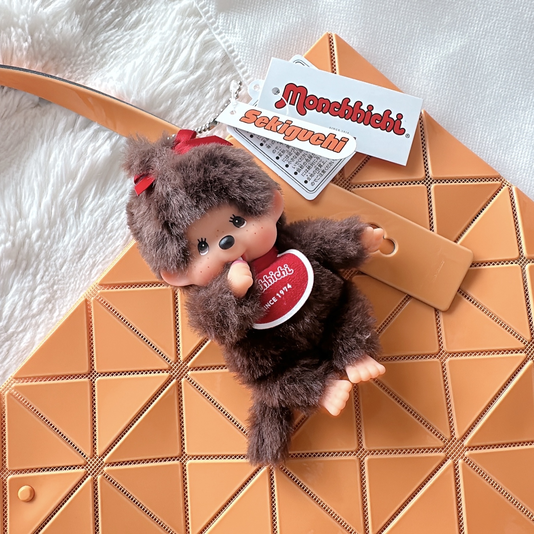 Bao Bao Issey Miyake Lucent One-Tone Tote Bag Orange, Monchhichi SS Girl Key Chain Brown 착용 스타일 - 1