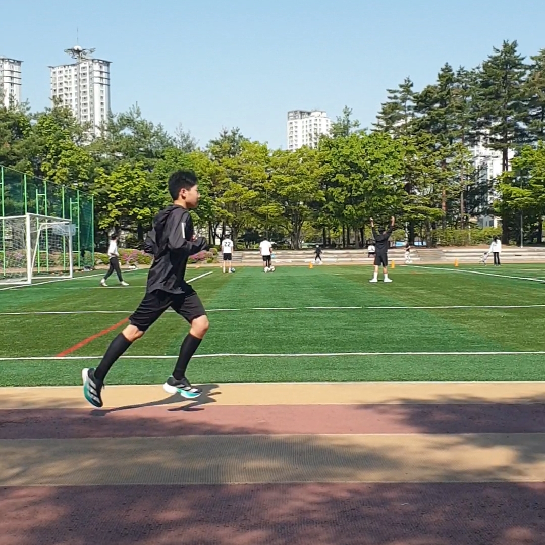 Adidas Adizero Adios Pro 4 Core Black Glory Green 착용 스타일 - 7