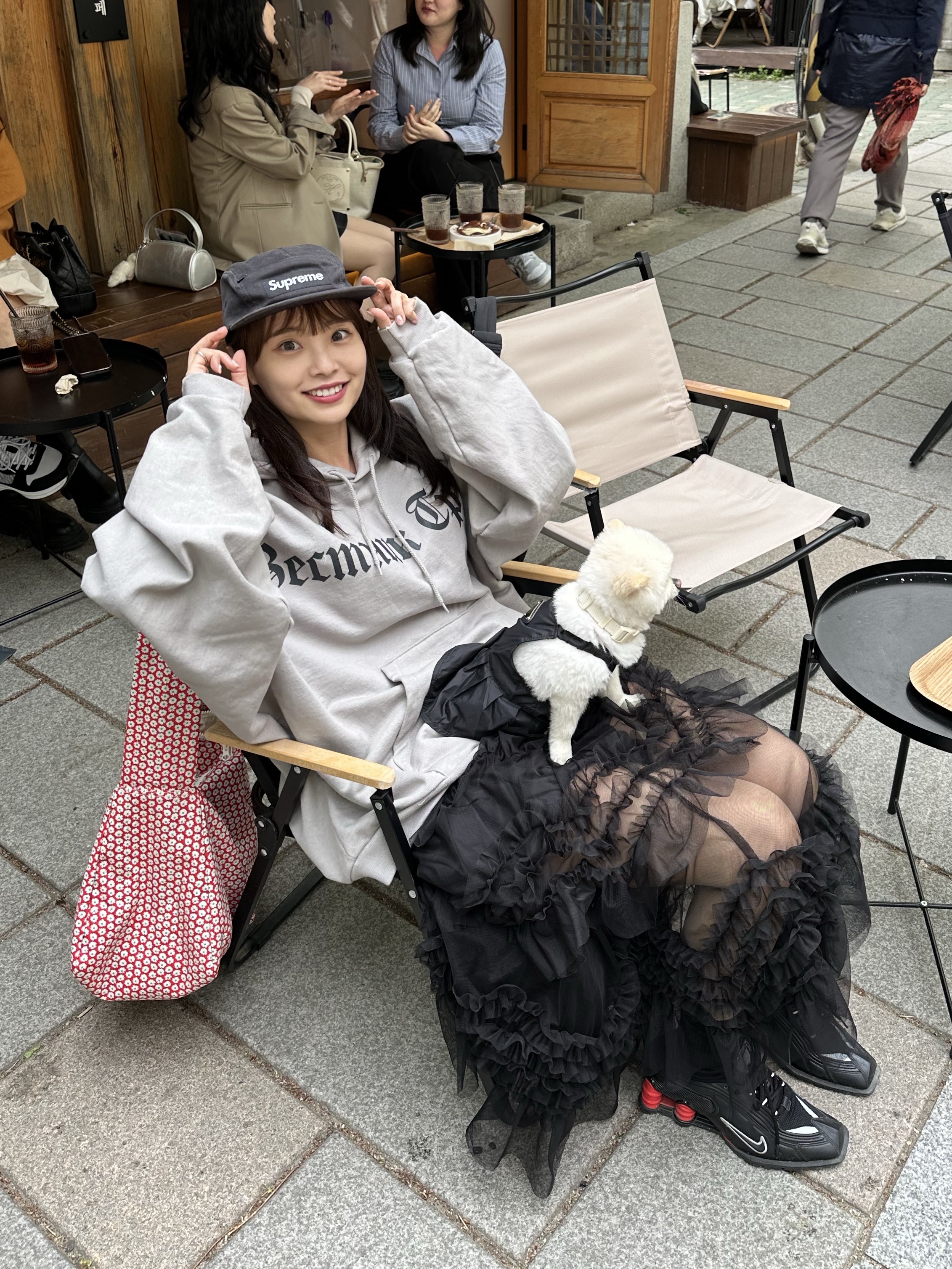 Supreme Washed Chino Twill Camp Cap Black, Yeezy x Gosha Rubchinskiy Tribune Herald HD-01 Hoodie Mocha 착용 스타일 - 1