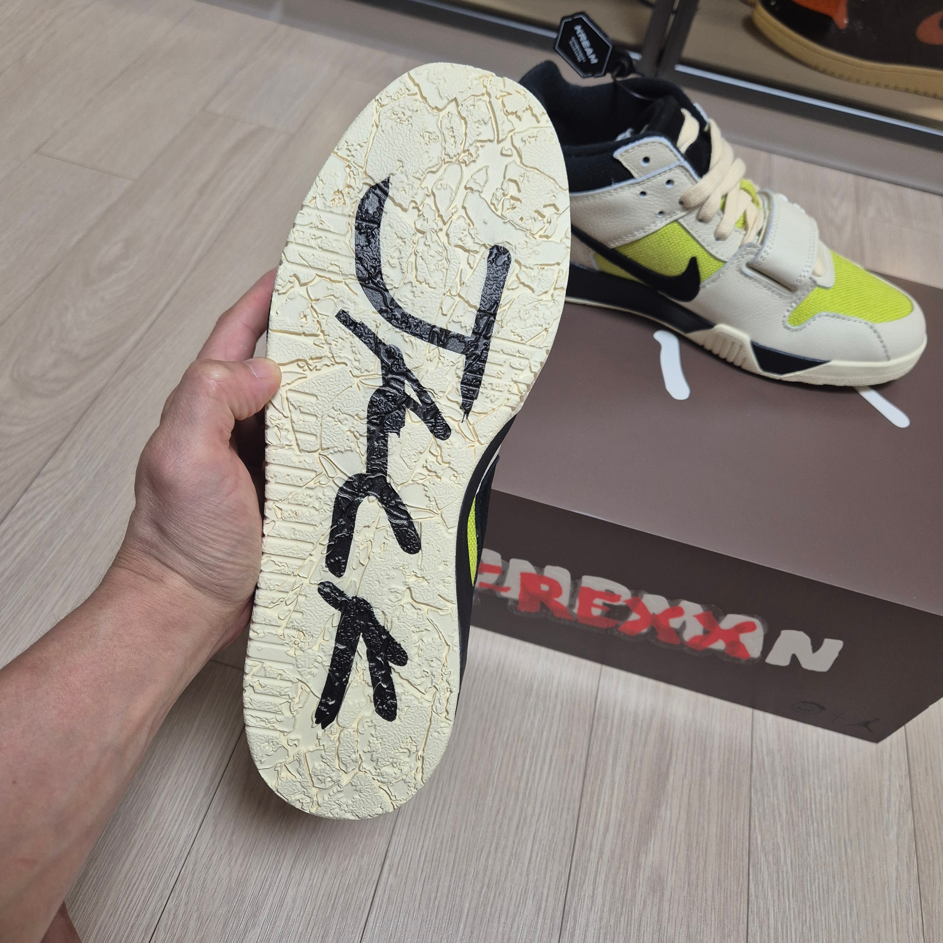 Jordan x Travis Scott Jumpman Jack TR Bright Cactus 착용 스타일 - 6